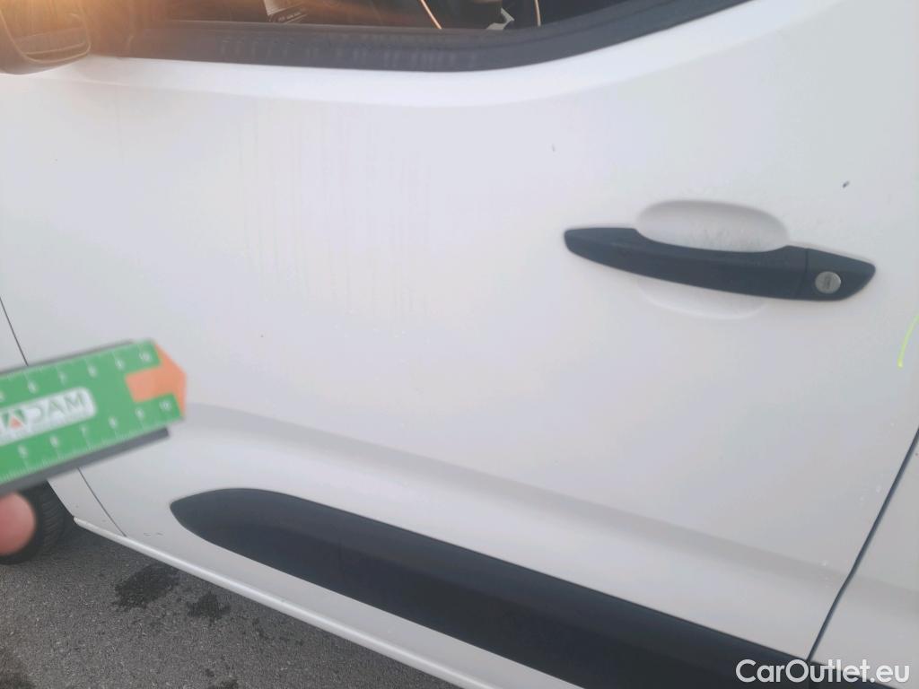  Citroen  Berlingo CITROEN  / 2018 / 4P / combi Talla M BlueHDi 100 LIVE (AC) #38