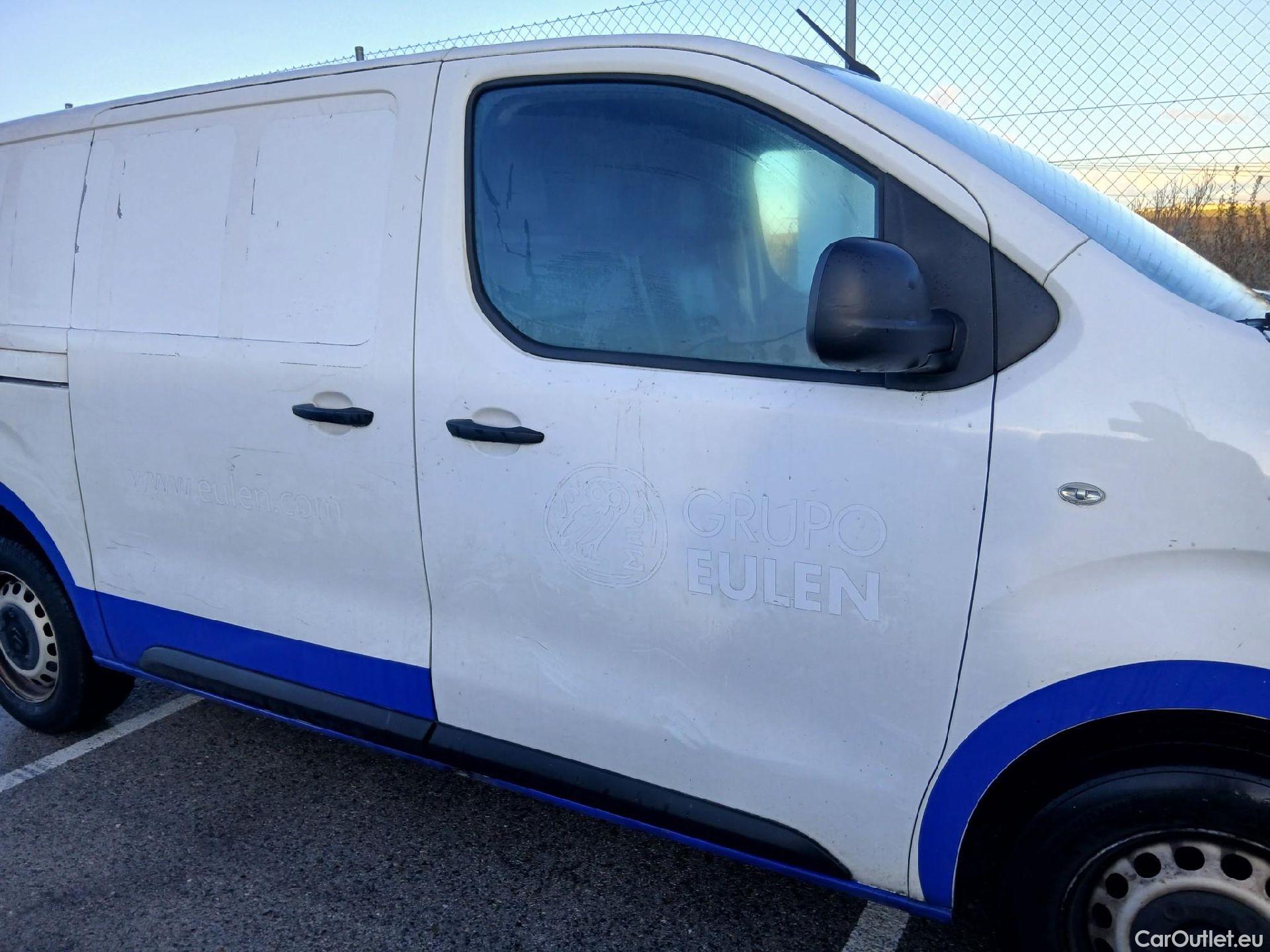  Citroen  Jumpy CITROEN  / 2016 / 4P / furgón D Cab Eco Talla XL BlueHDi 120 Control #45