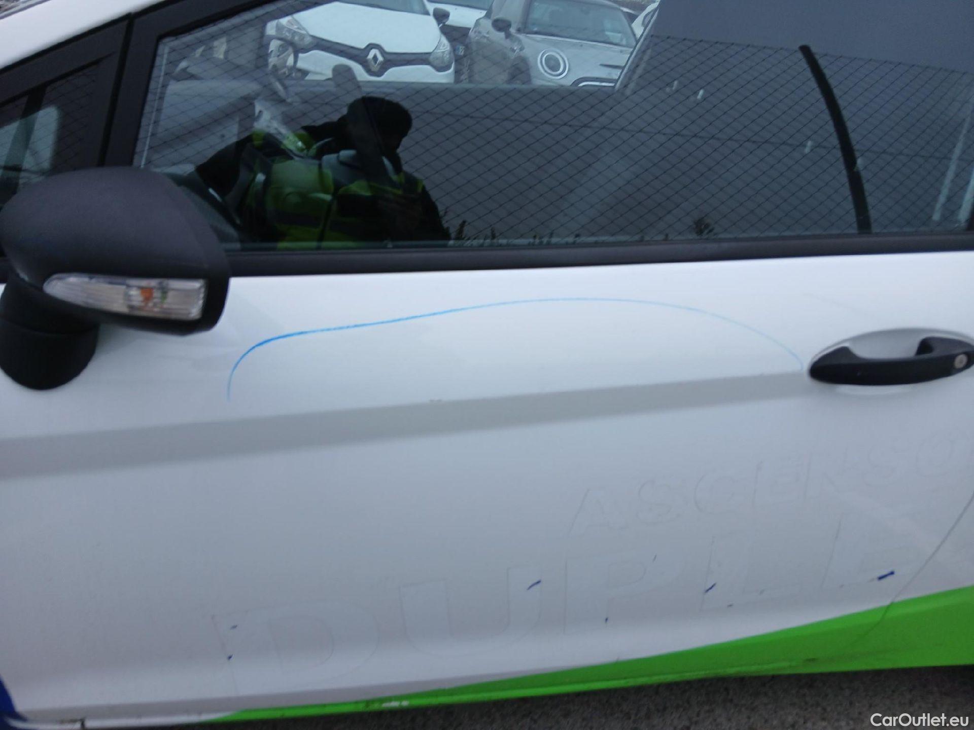  Ford  Fiesta FORD  Van / 2012 / 3P / berlina comercial 1.5 TDCi 55kW (75CV) #28