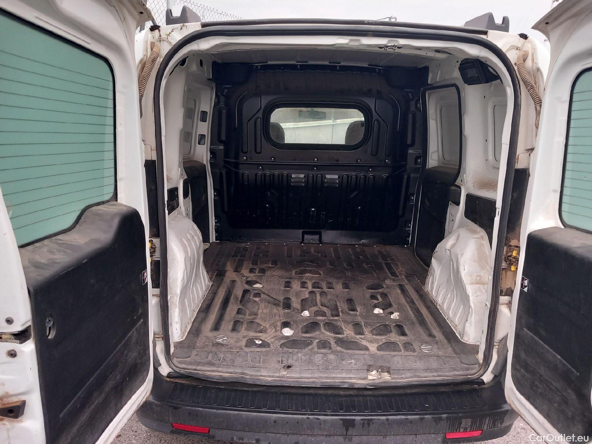  Fiat  Doblo FIAT Doblò Cargo/2015/3P/furgón derivado de turismo Cargo Base 1.6 Mjet 66kW (90CV) #7