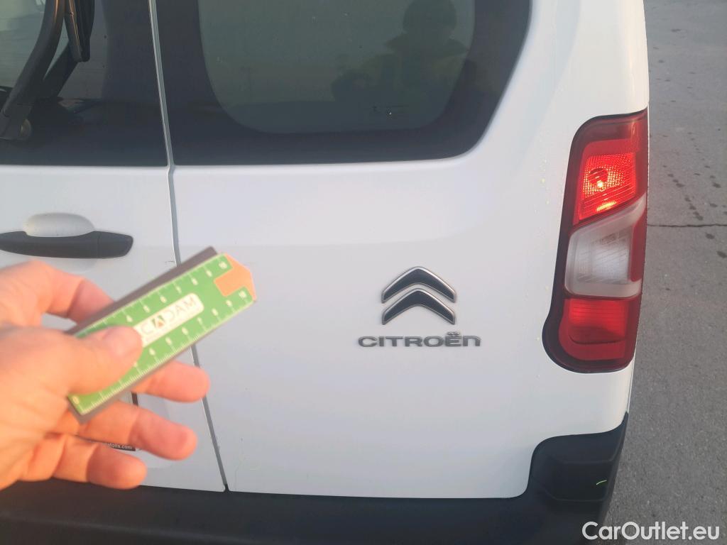  Citroen  Berlingo CITROEN  / 2018 / 4P / combi Talla M BlueHDi 100 LIVE (AC) #34