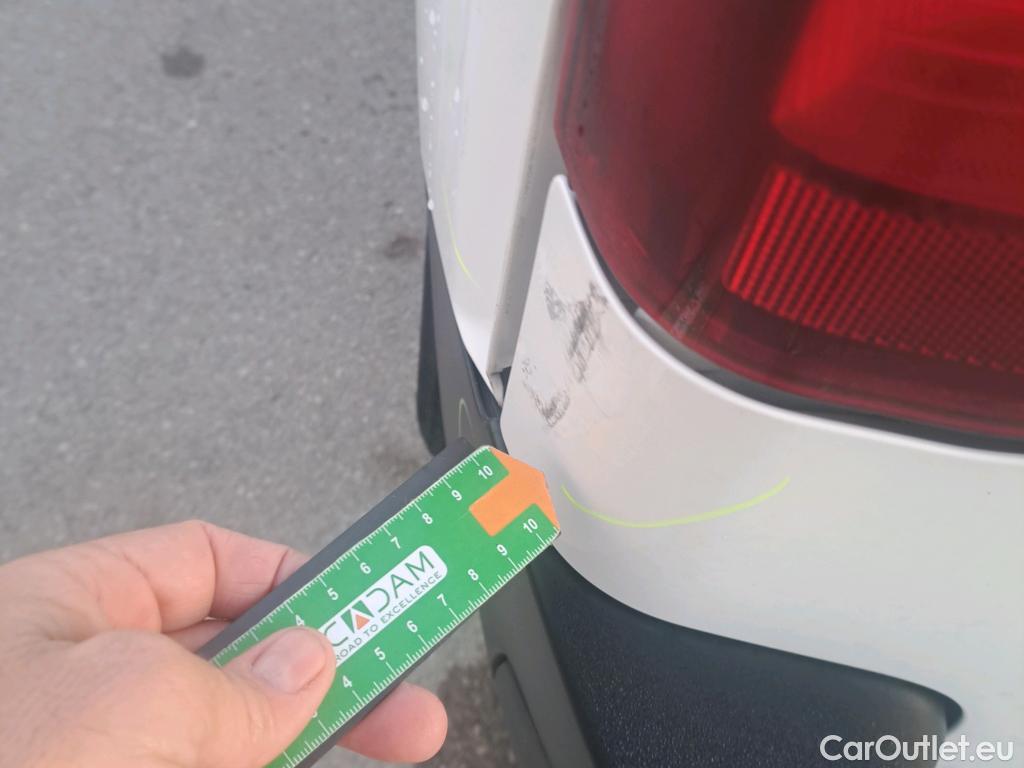  Citroen  Berlingo CITROEN  / 2018 / 4P / combi Talla M BlueHDi 100 LIVE (AC) #10