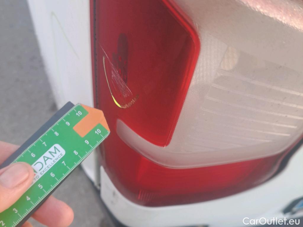  Citroen  Berlingo CITROEN  / 2018 / 4P / combi Talla M BlueHDi 100 LIVE (AC) #48