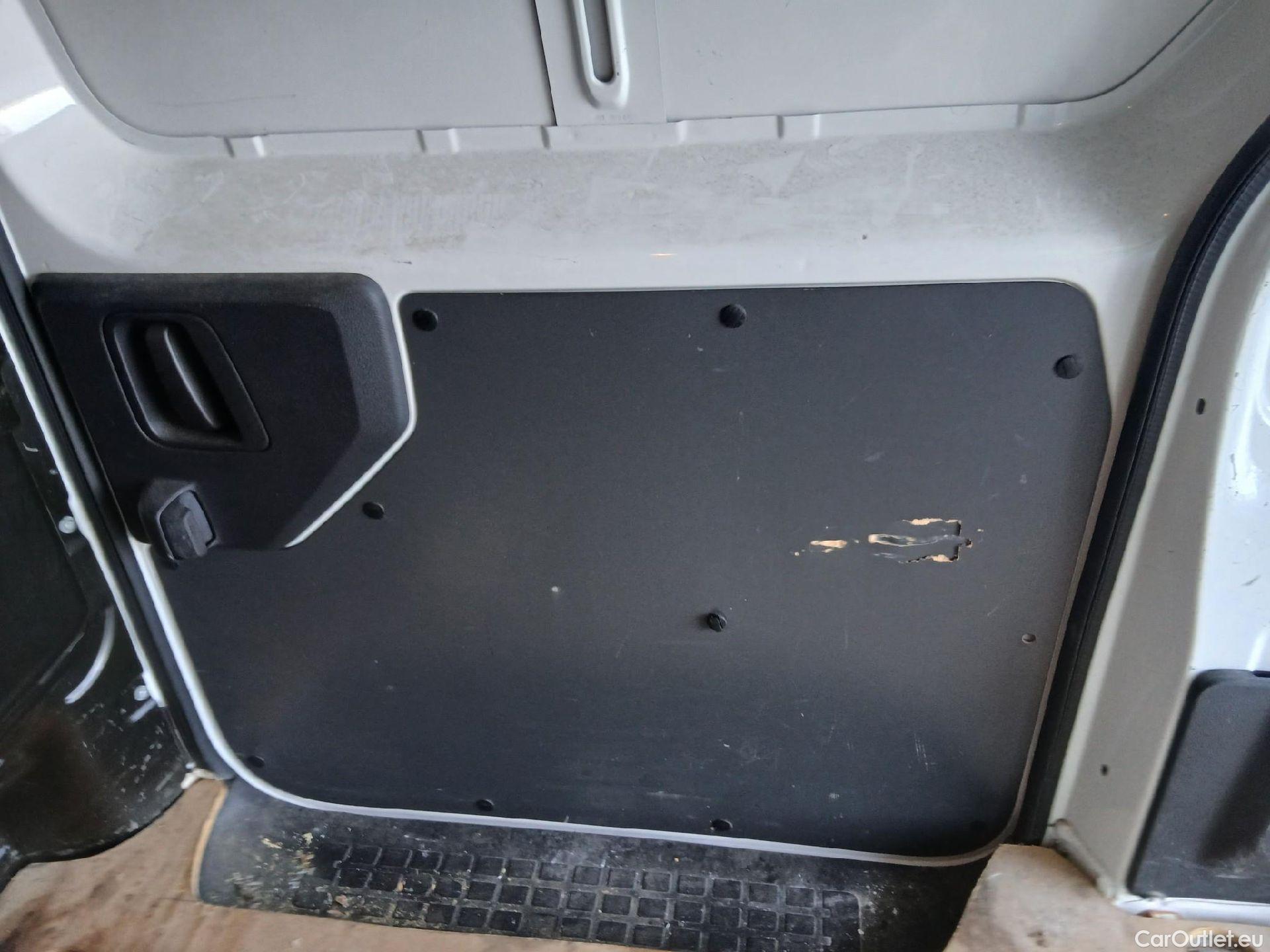  Citroen  Jumpy CITROEN  / 2016 / 4P / furgón D Cab Eco Talla XL BlueHDi 120 Control #32