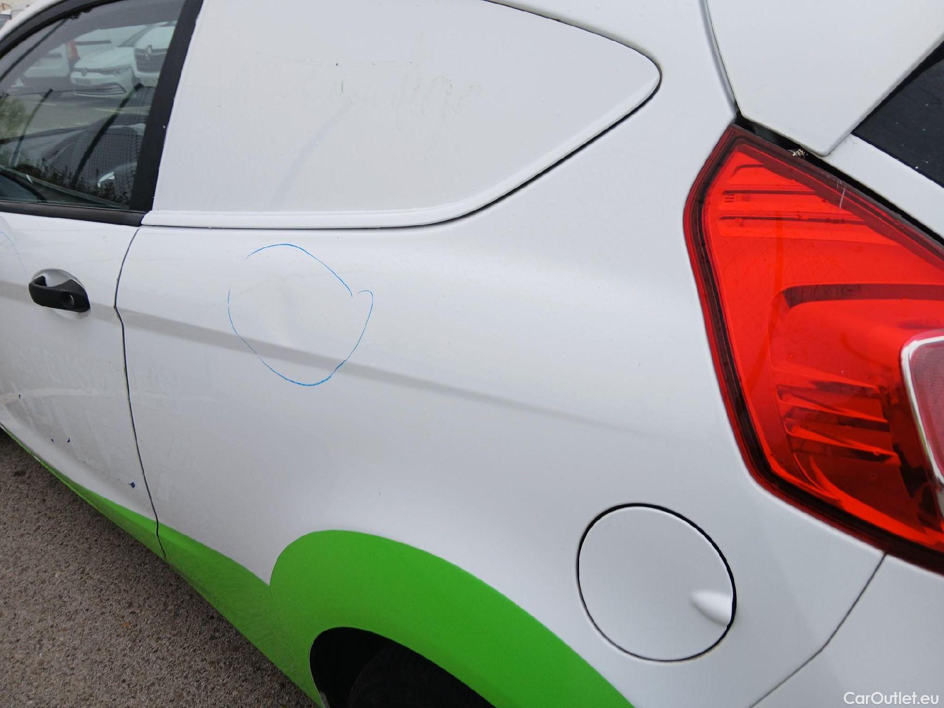  Ford  Fiesta FORD  Van / 2012 / 3P / berlina comercial 1.5 TDCi 55kW (75CV) #41