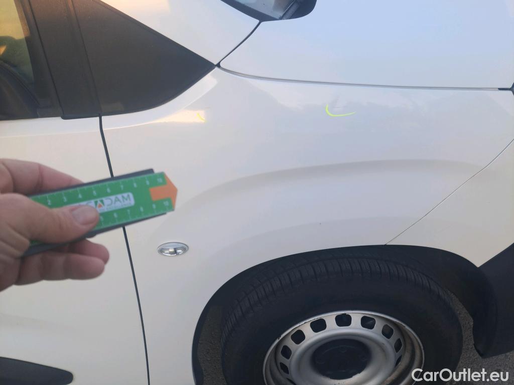  Citroen  Berlingo CITROEN  / 2018 / 4P / combi Talla M BlueHDi 100 LIVE (AC) #44