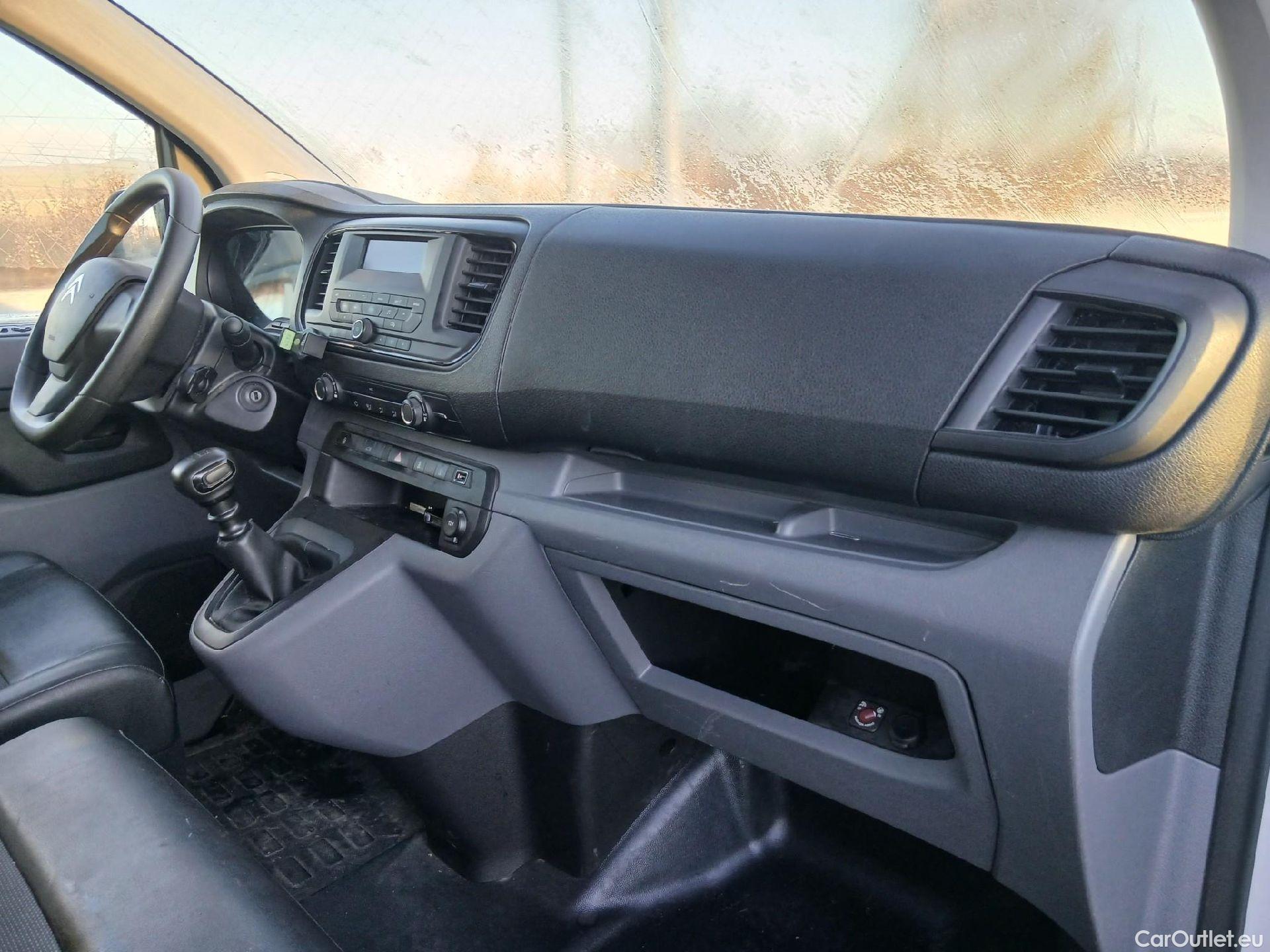  Citroen  Jumpy CITROEN  / 2016 / 4P / furgón D Cab Eco Talla XL BlueHDi 120 Control #51