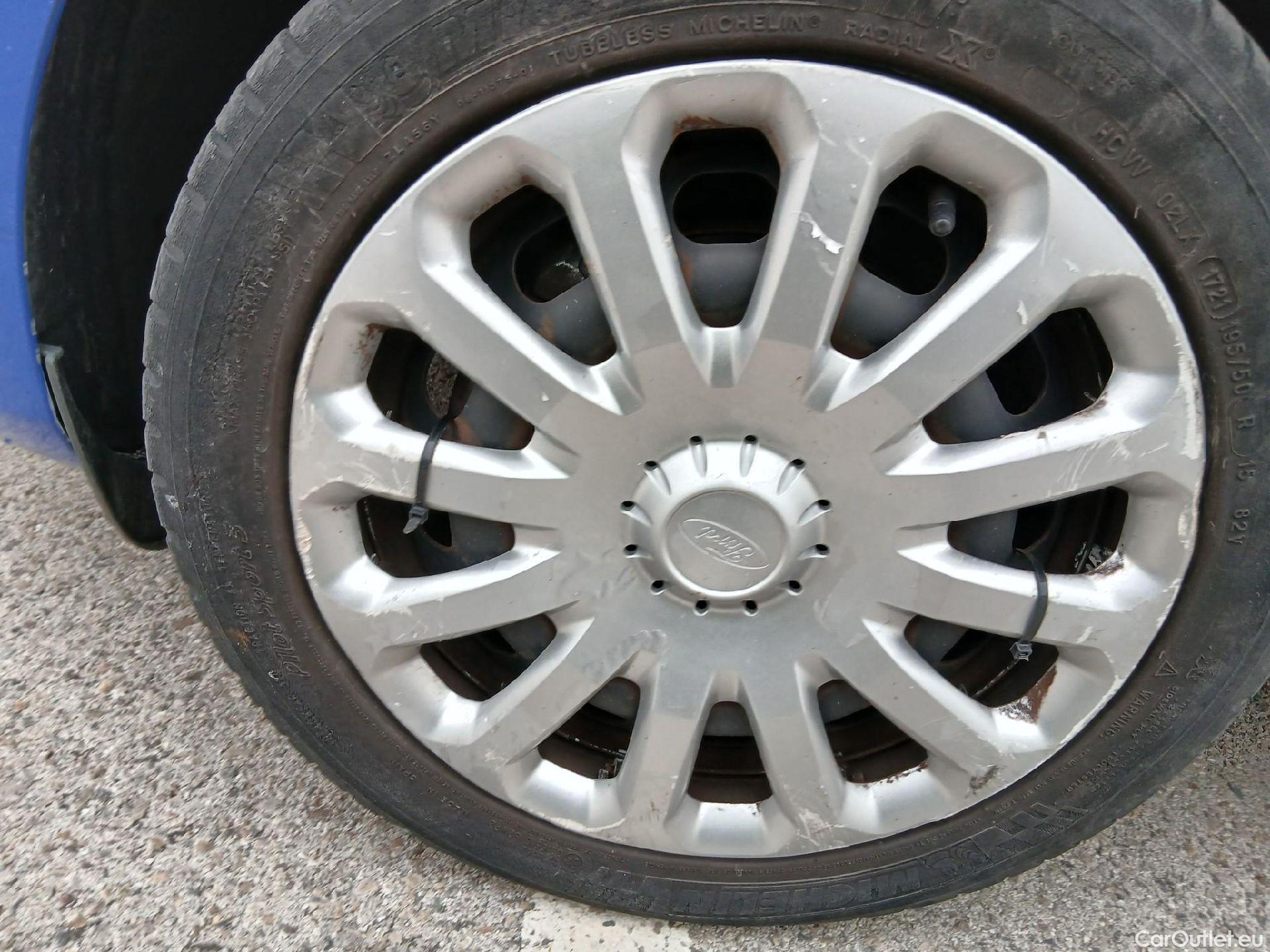  Ford  Fiesta FORD  Van / 2012 / 3P / berlina comercial 1.5 TDCi 55kW (75CV) #7