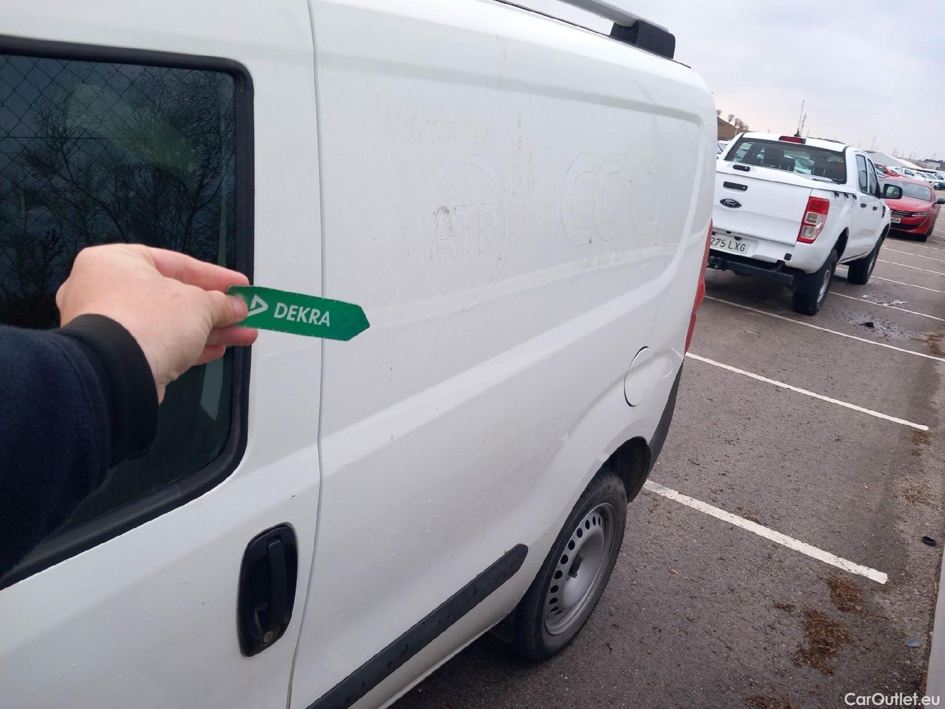  Fiat  Doblo FIAT Doblò Cargo/2015/3P/furgón derivado de turismo Cargo Base 1.6 Mjet 66kW (90CV) #12