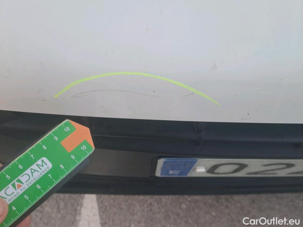  Citroen  Berlingo CITROEN  / 2018 / 4P / combi Talla M BlueHDi 100 LIVE (AC) #25