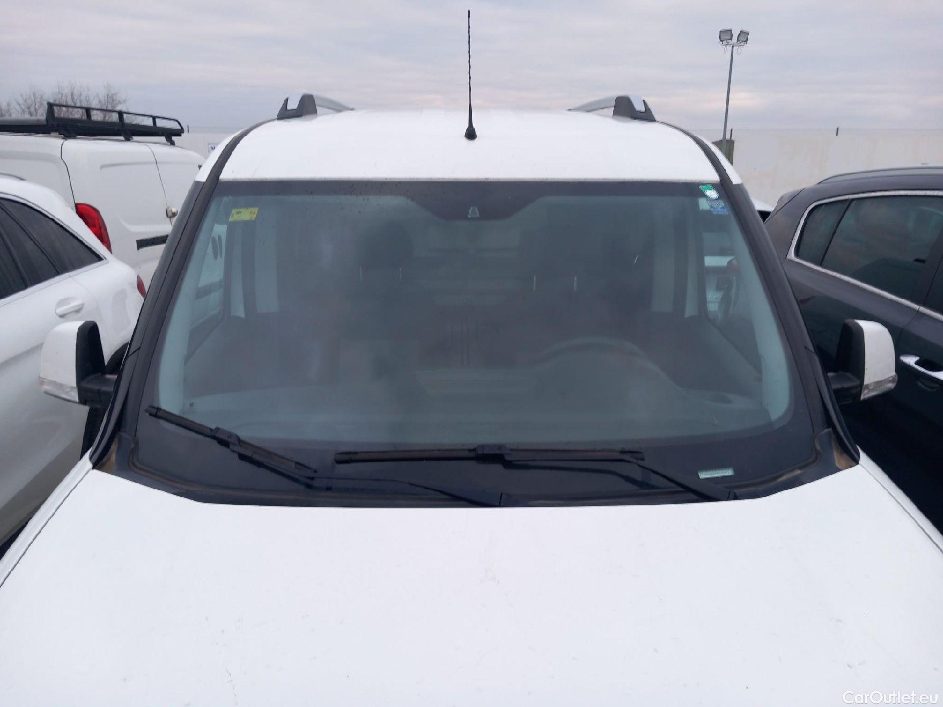  Fiat  Doblo FIAT Doblò Cargo/2015/3P/furgón derivado de turismo Cargo Base 1.6 Mjet 66kW (90CV) #1