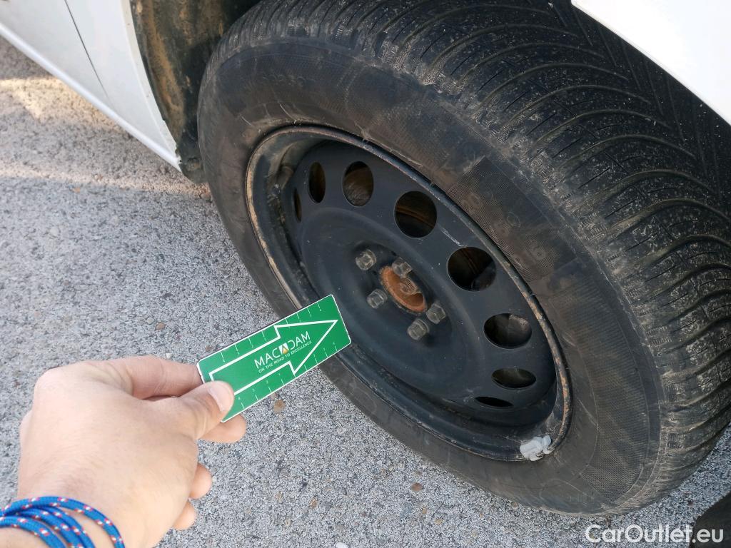  Citroen  Berlingo CITROEN  / 2018 / 4P / monovolumen compacto Talla M BlueHDi 100 S&S LIVE PACK #24