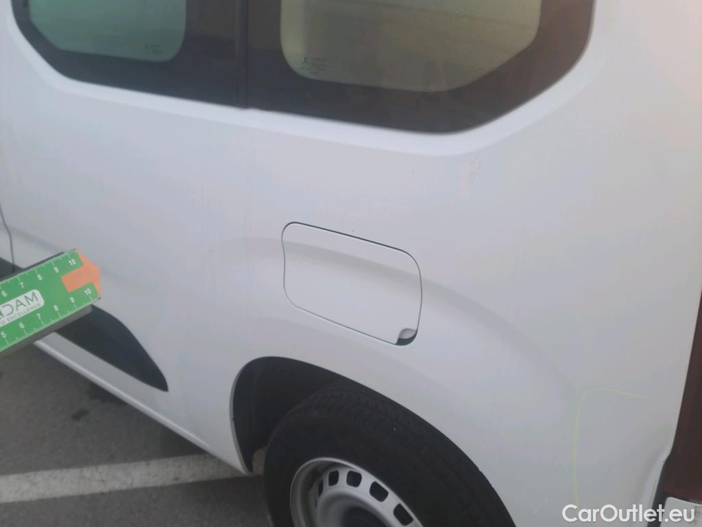  Citroen  Berlingo CITROEN  / 2018 / 4P / combi Talla M BlueHDi 100 LIVE (AC) #4