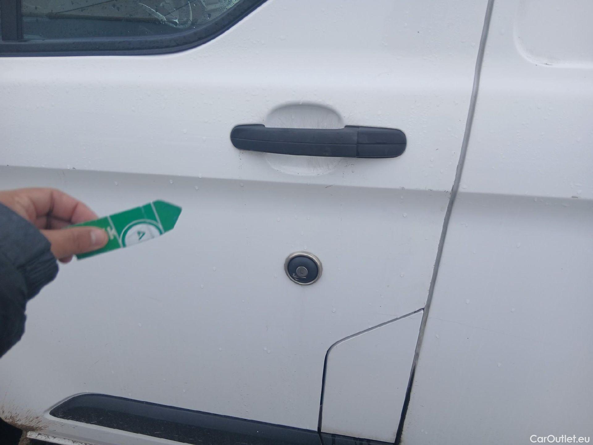  Ford  Transit FORD  Custom / 2012 / 4P / furgón Van 2.0 TDCI 96kW 300 L2 Trend RAMPA DE ACCESO #15