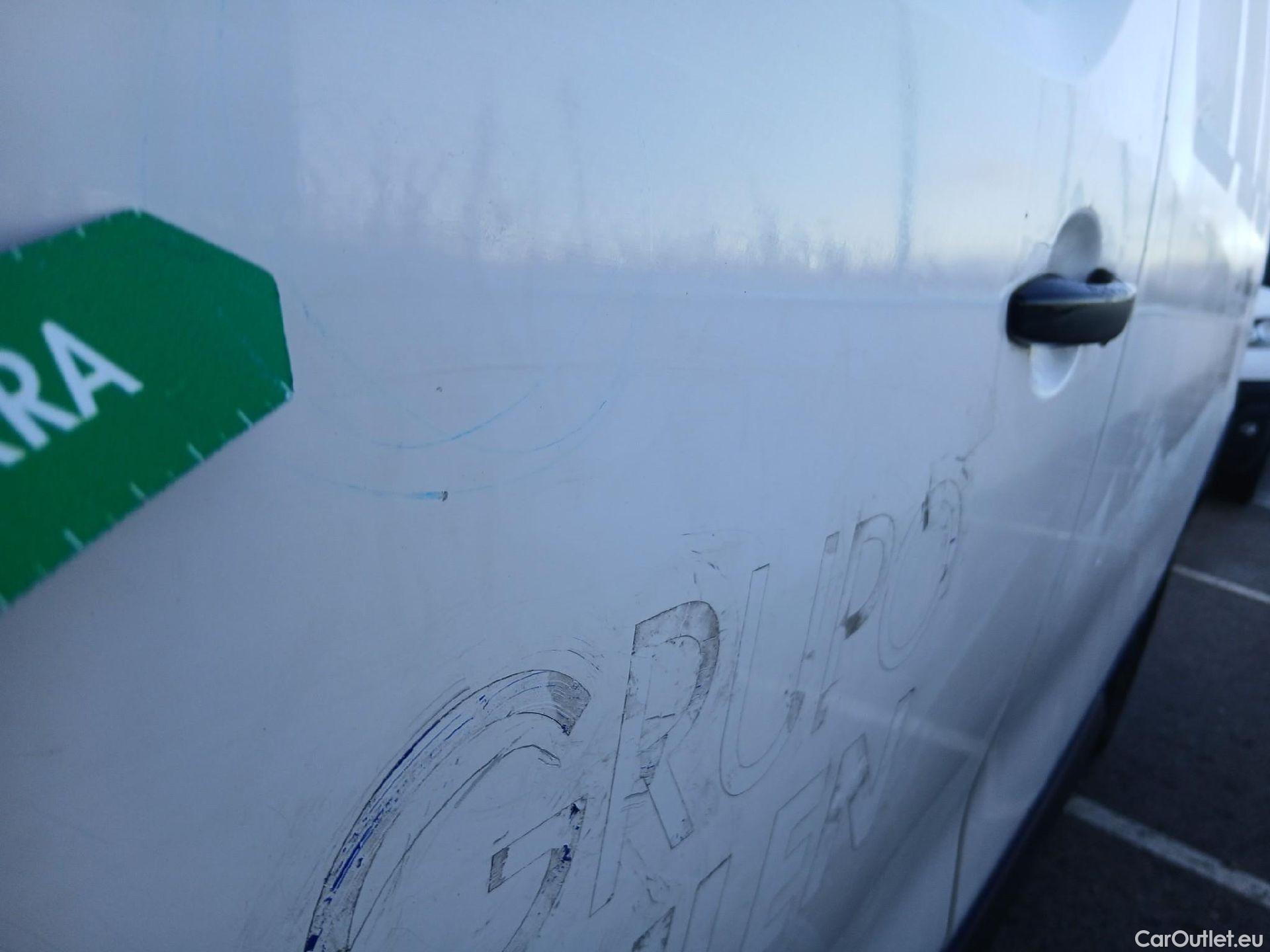  Citroen  Jumpy CITROEN  / 2016 / 4P / furgón D Cab Eco Talla XL BlueHDi 120 Control #16