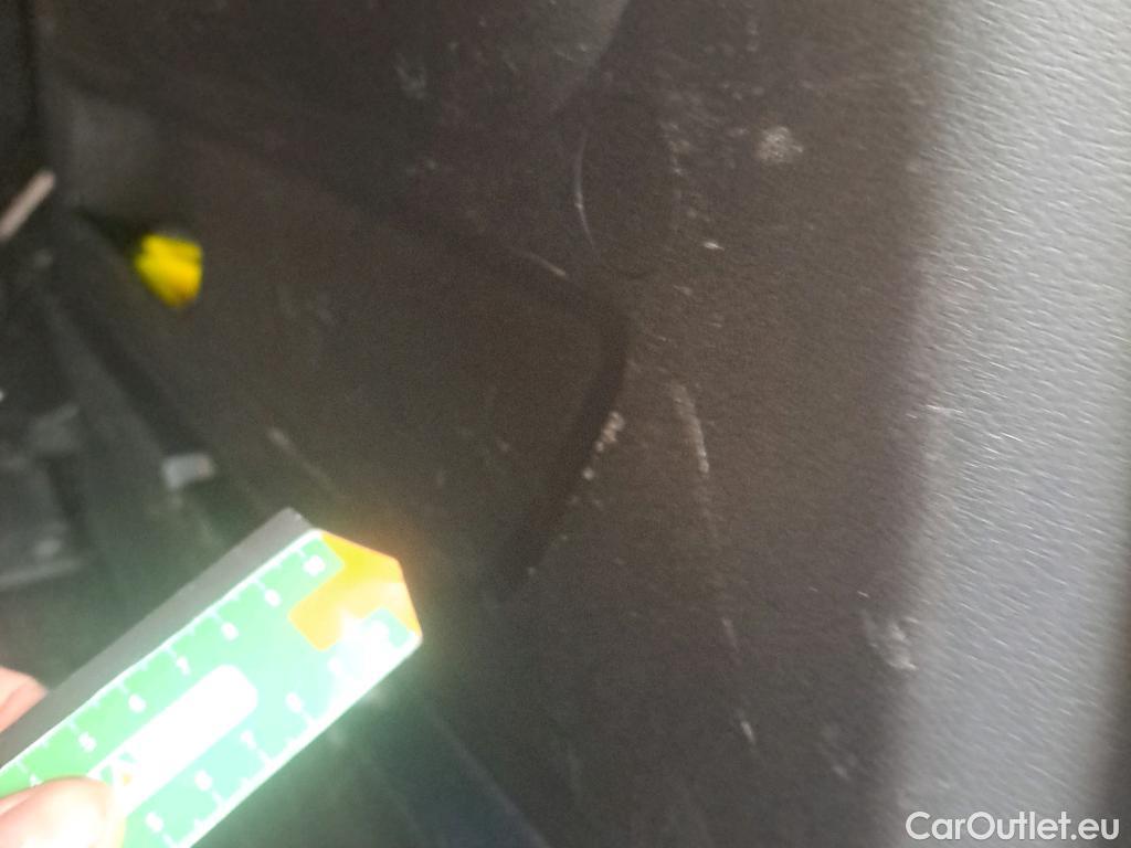  Citroen  Berlingo CITROEN  / 2018 / 4P / combi Talla M BlueHDi 100 LIVE (AC) #33