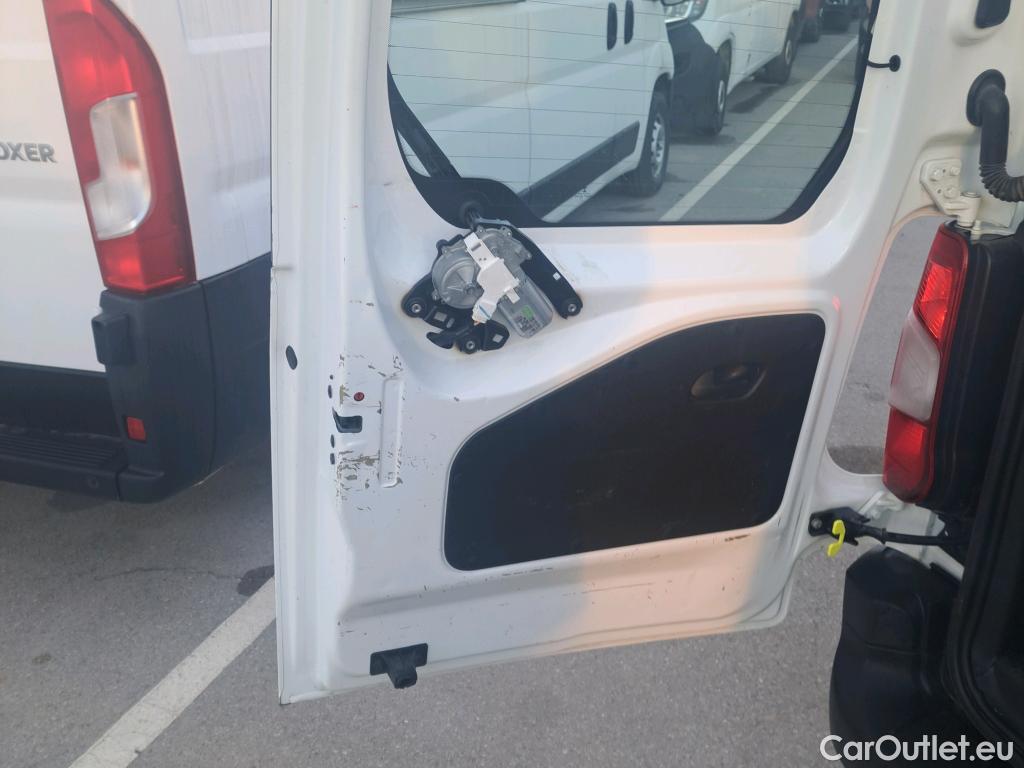  Citroen  Berlingo CITROEN  / 2018 / 4P / combi Talla M BlueHDi 100 LIVE (AC) #19