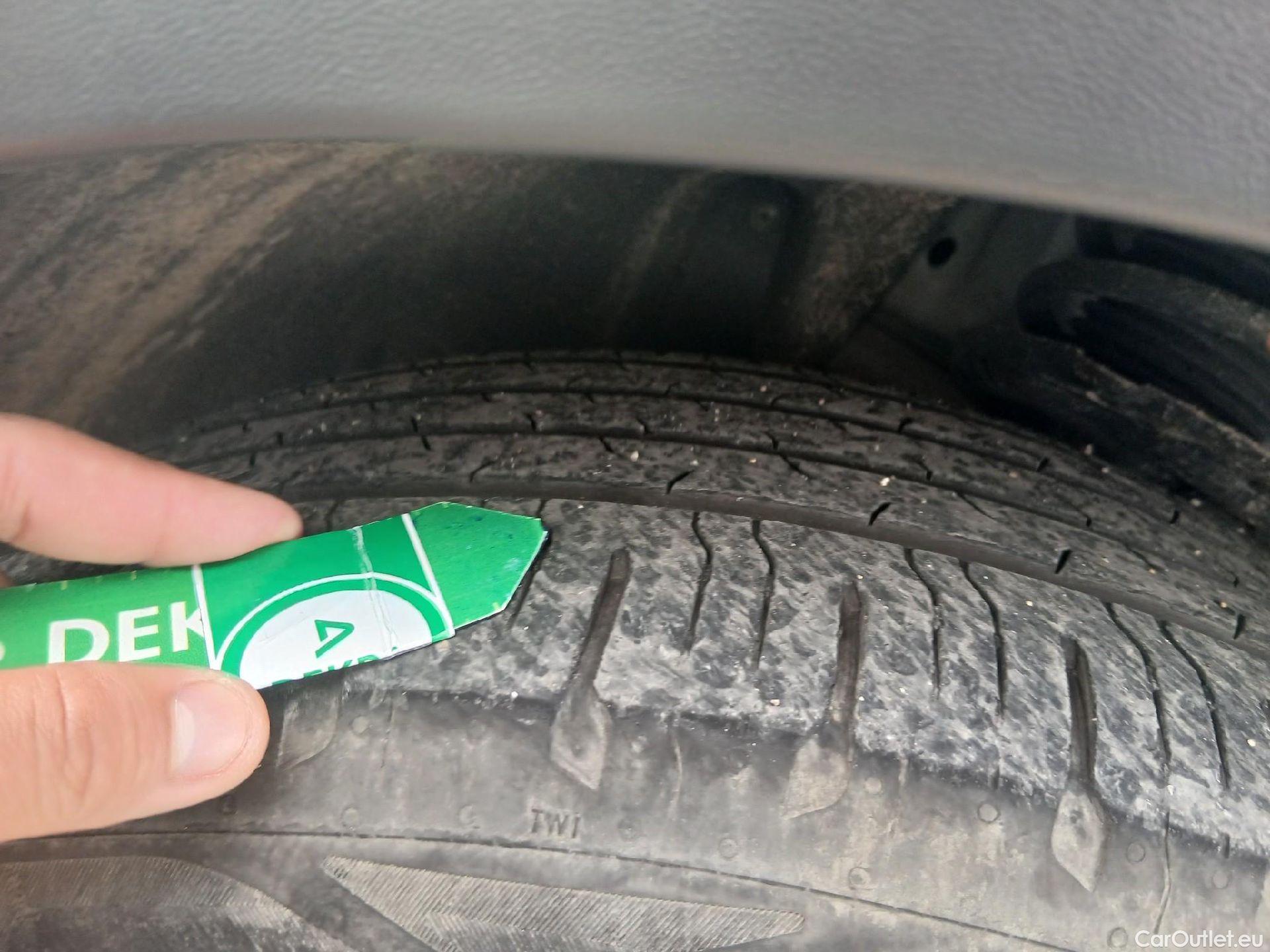  Volkswagen  Tiguan VOLKSWAGEN  / 2020 / 5P / todoterreno Life 1.4 TSI eHybrid 180kW (245CV) DSG #21