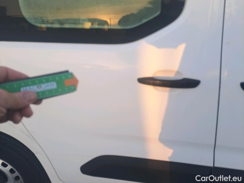  Citroen  Berlingo CITROEN  / 2018 / 4P / combi Talla M BlueHDi 100 LIVE (AC) #11