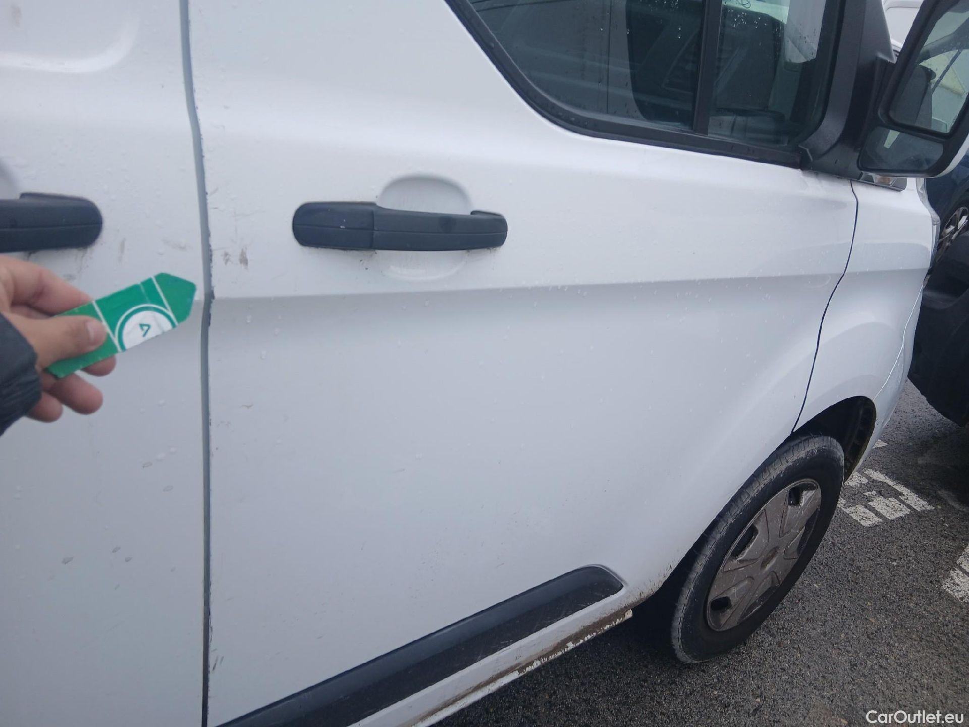  Ford  Transit FORD  Custom / 2012 / 4P / furgón Van 2.0 TDCI 96kW 300 L2 Trend RAMPA DE ACCESO #26