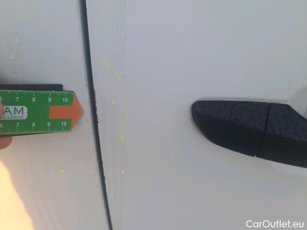  Citroen  Berlingo CITROEN  / 2018 / 4P / combi Talla M BlueHDi 100 LIVE (AC) #17