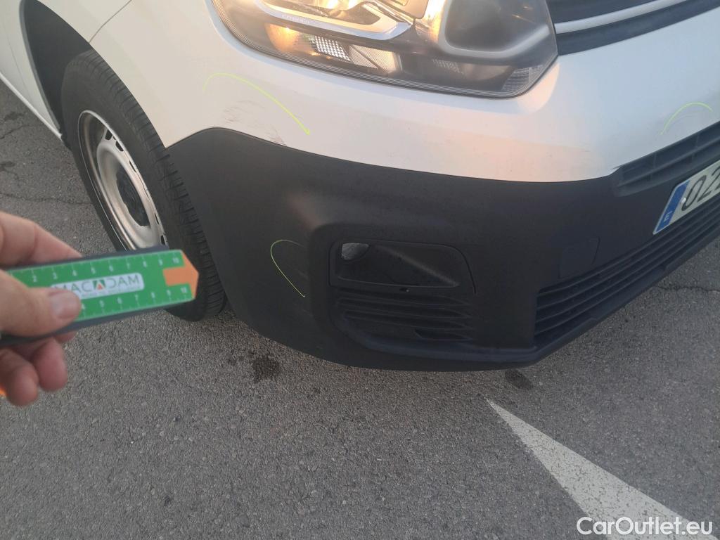  Citroen  Berlingo CITROEN  / 2018 / 4P / combi Talla M BlueHDi 100 LIVE (AC) #27