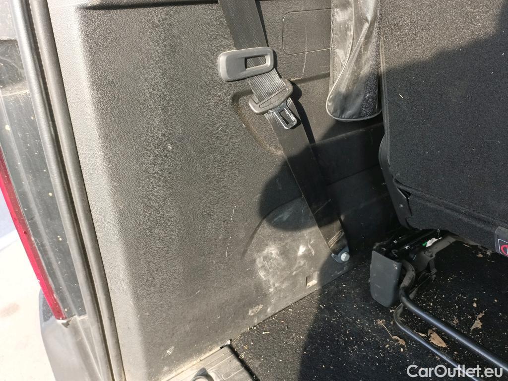  Peugeot  RIFTER PEUGEOT  / 2018 / 5P / monovolumen compacto GT Line Long BlueHDi 96kW #23