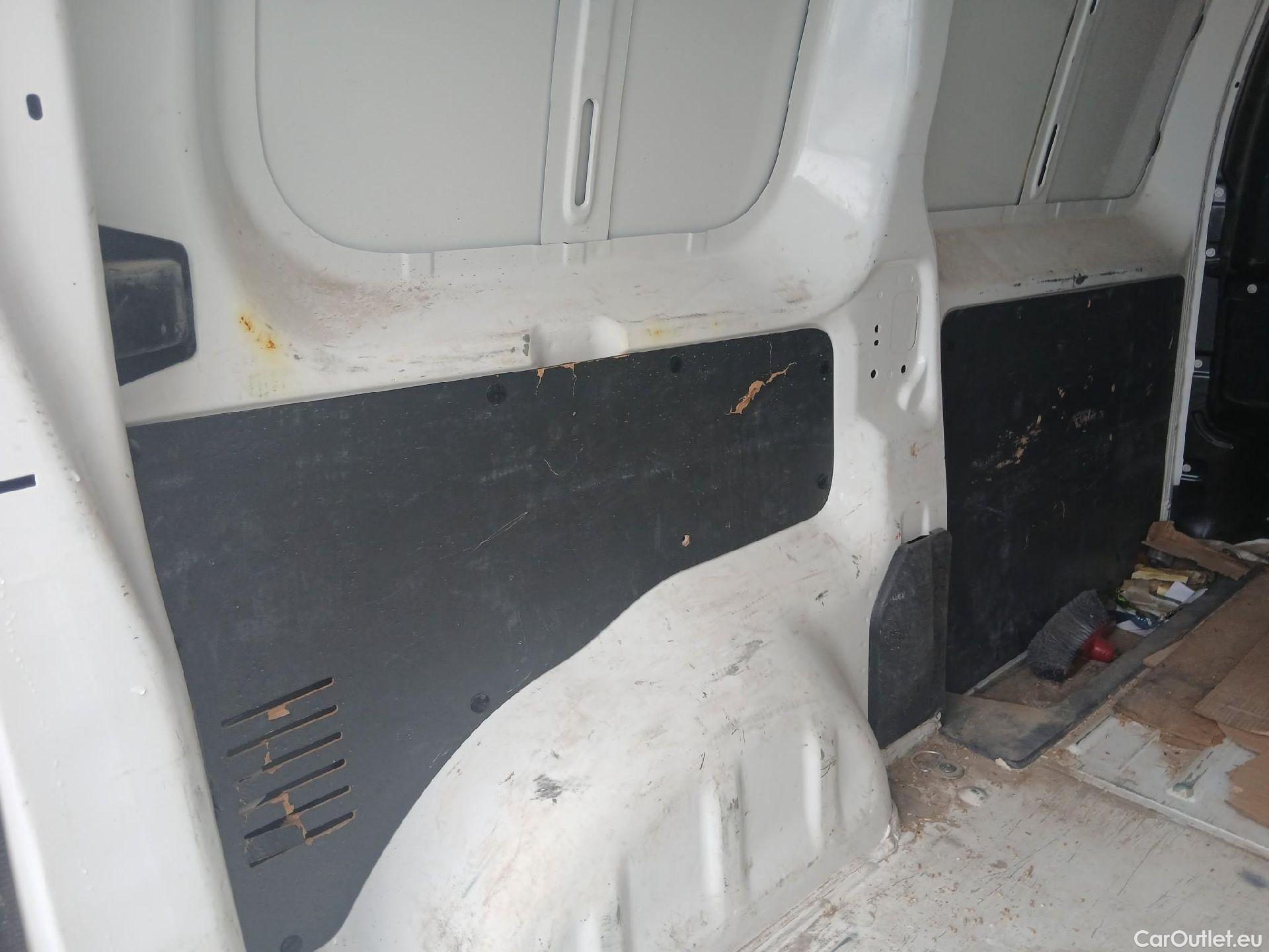  Peugeot  Expert PEUGEOT  / 2016 / 4P / furgón Furgón Premium 1.5 BlueHDi 100 Standard (AC) #13