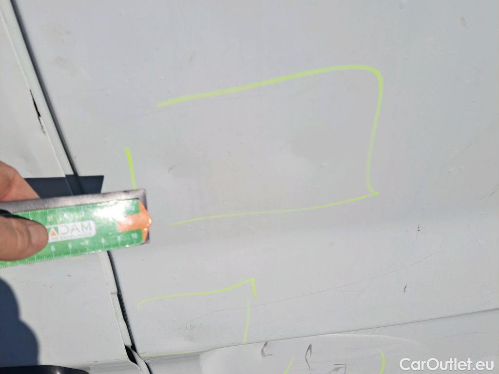  Renault  Trafic RENAULT  / 2021 / 4P / furgón Furgón L1H1 Blue dCi 96 Kw (130 CV) (AC) #19