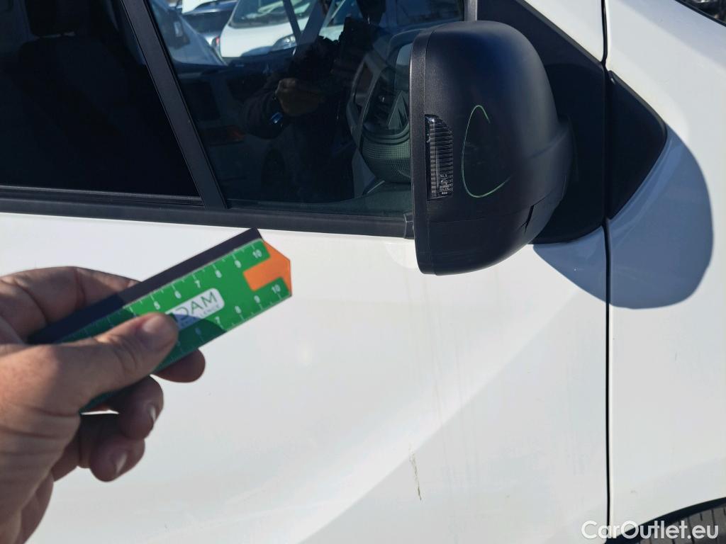  Renault  Trafic RENAULT  / 2021 / 4P / furgón Furgón L1H1 Blue dCi 96 Kw (130 CV) (AC) #48