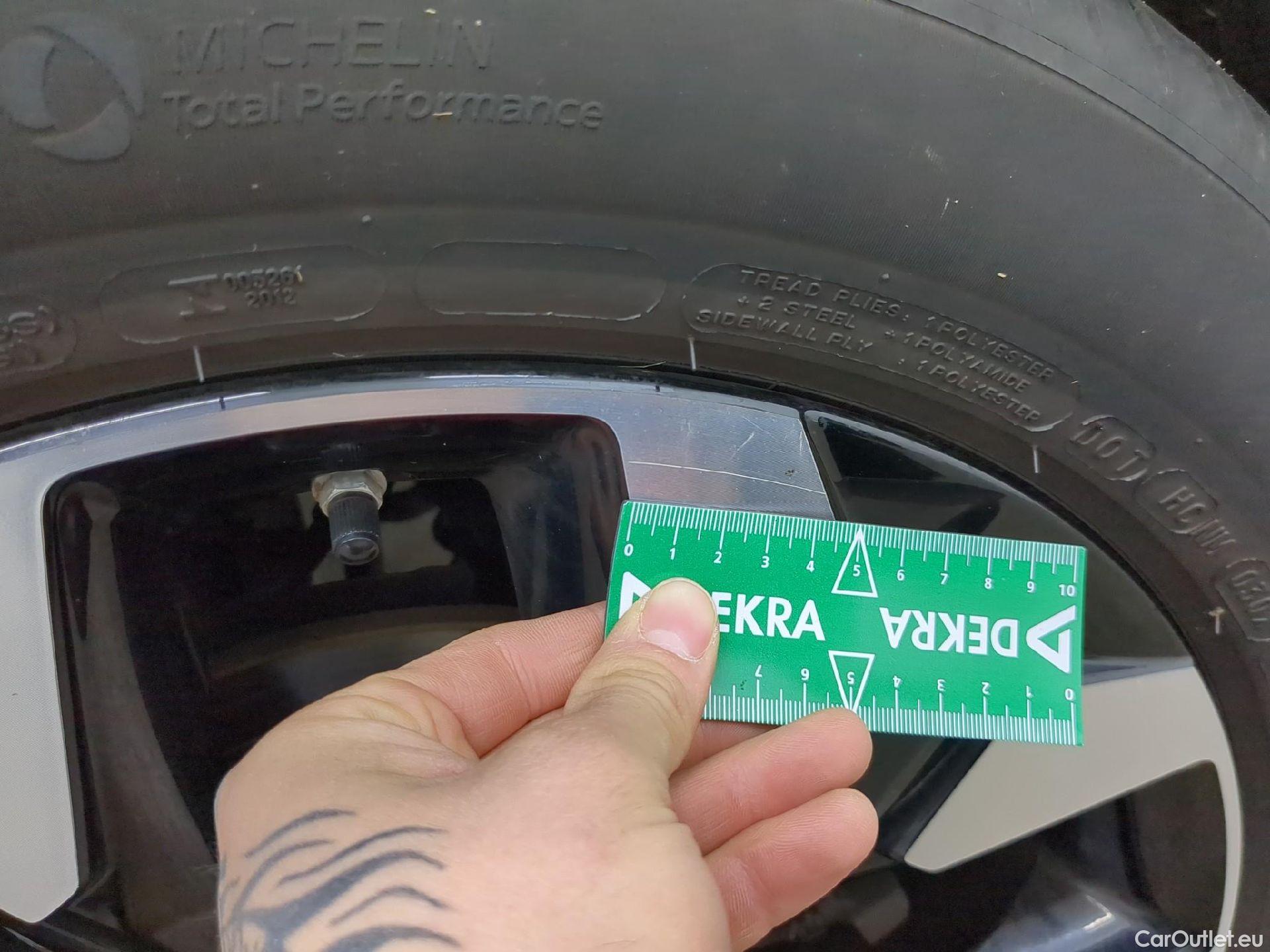  KIA  Sportage KIA  / 2021 / 5P / SUV 1.6 T-GDI 265 PHEV AUTO 4WD DESIGN #11