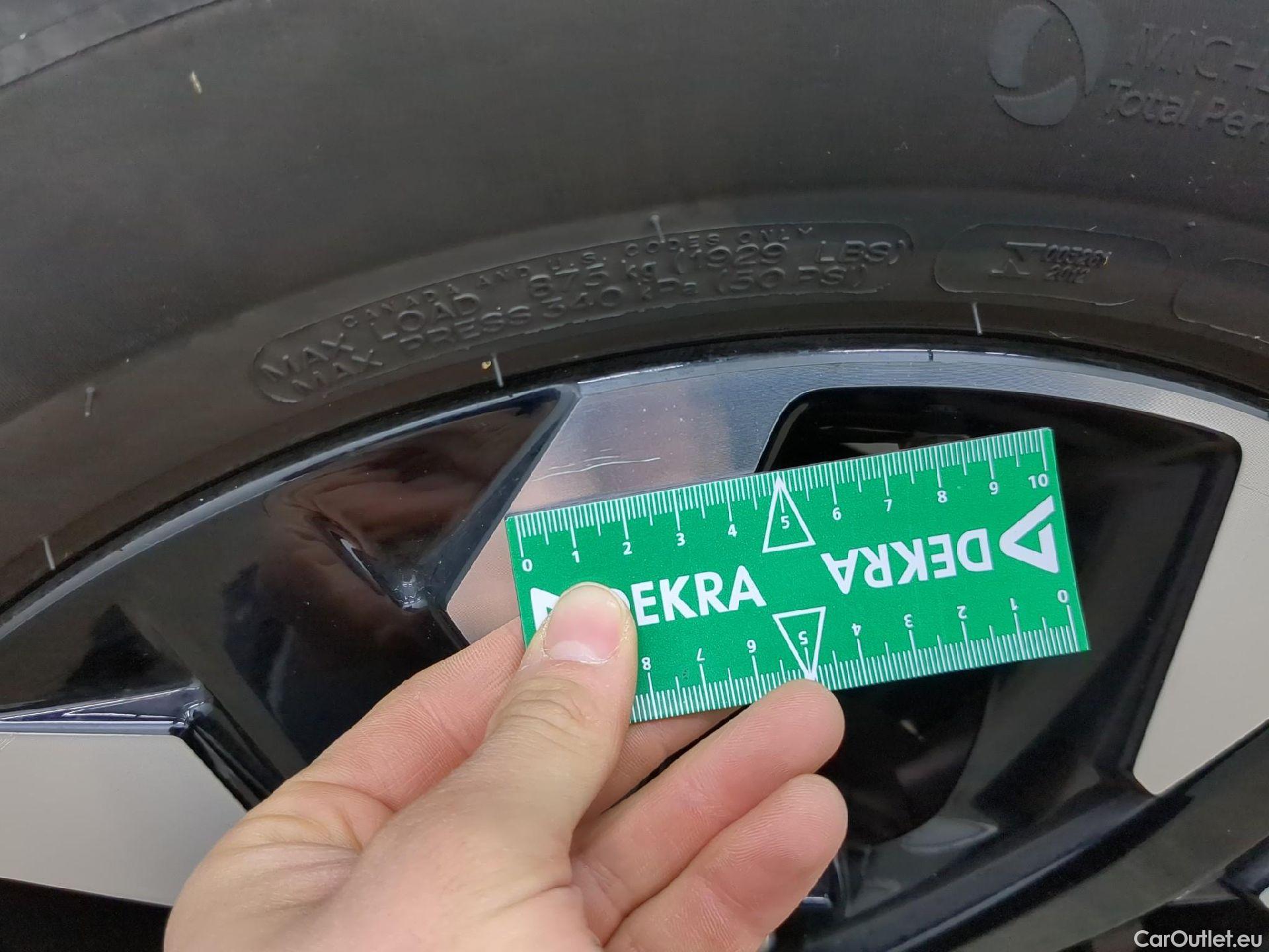  KIA  Sportage KIA  / 2021 / 5P / SUV 1.6 T-GDI 265 PHEV AUTO 4WD DESIGN #10