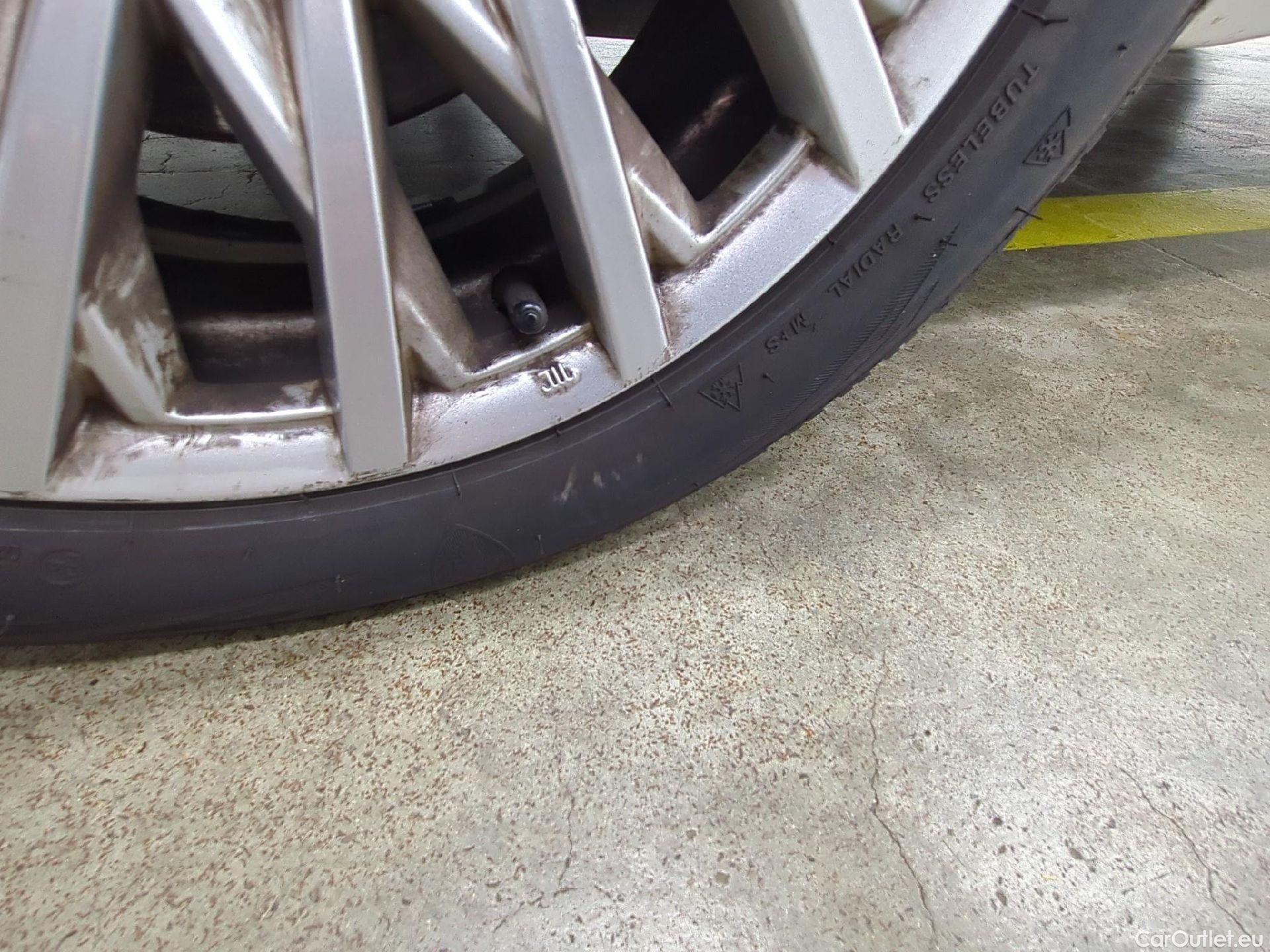  Fiat  500 FIAT  / 2015 / 3P / Berline Hybrid 1.0 BSG 70 ch Dolcevita #2