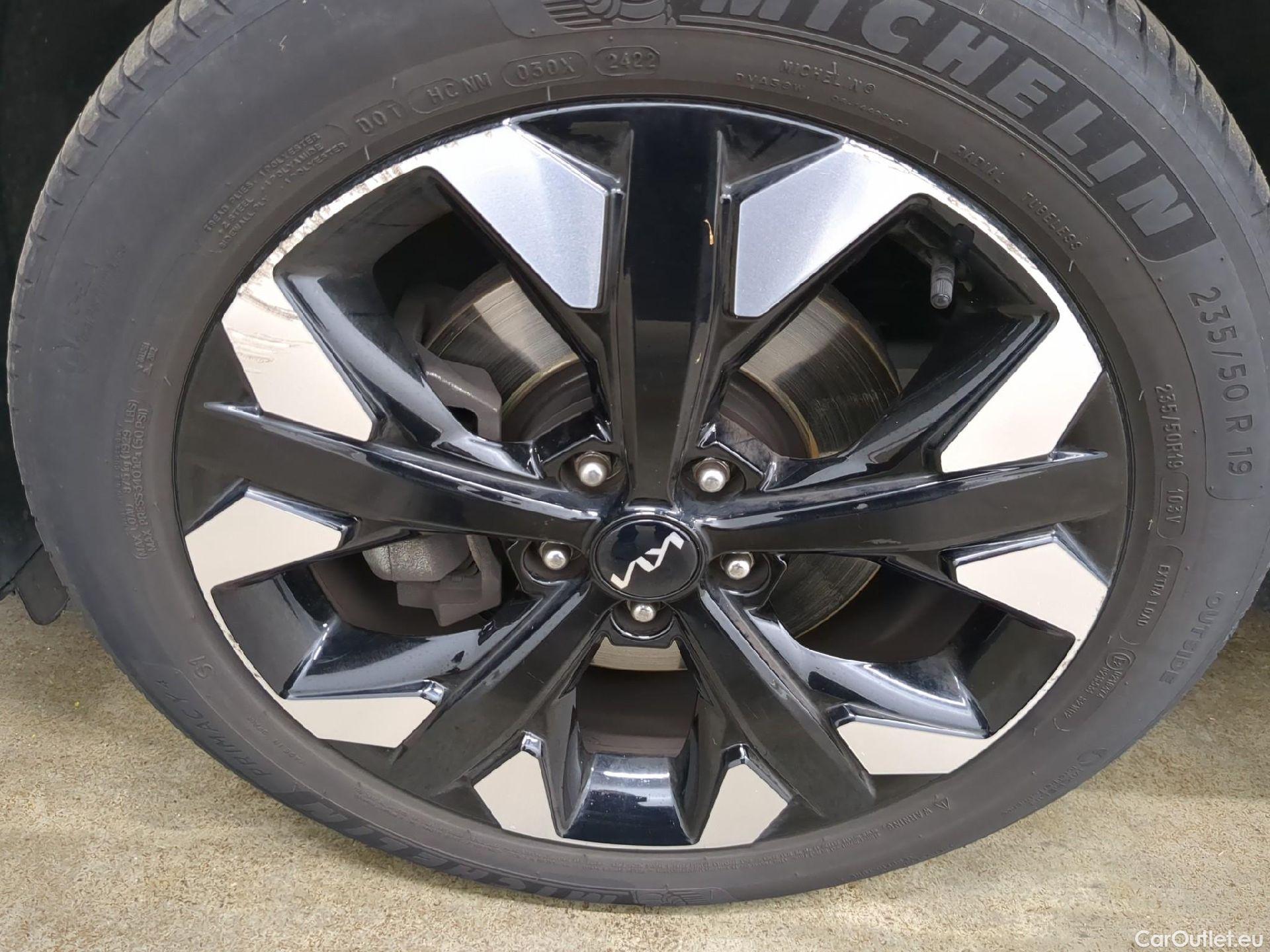  KIA  Sportage KIA  / 2021 / 5P / SUV 1.6 T-GDI 265 PHEV AUTO 4WD DESIGN #4