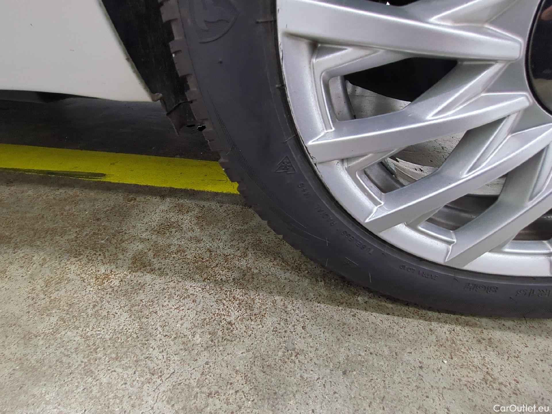  Fiat  500 FIAT  / 2015 / 3P / Berline Hybrid 1.0 BSG 70 ch Dolcevita #4