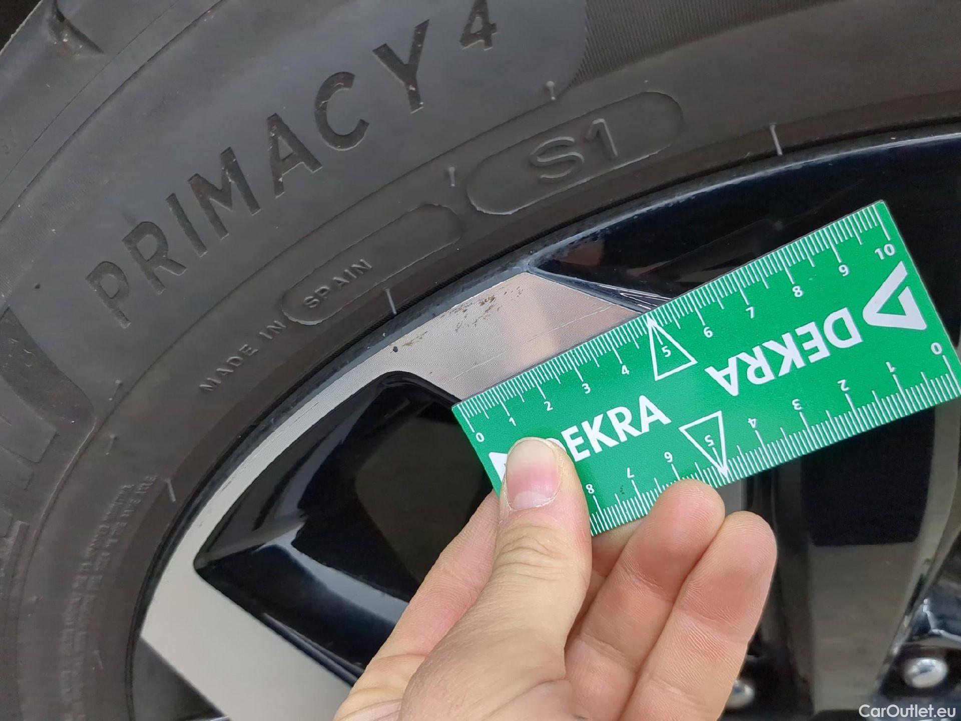  KIA  Sportage KIA  / 2021 / 5P / SUV 1.6 T-GDI 265 PHEV AUTO 4WD DESIGN #9