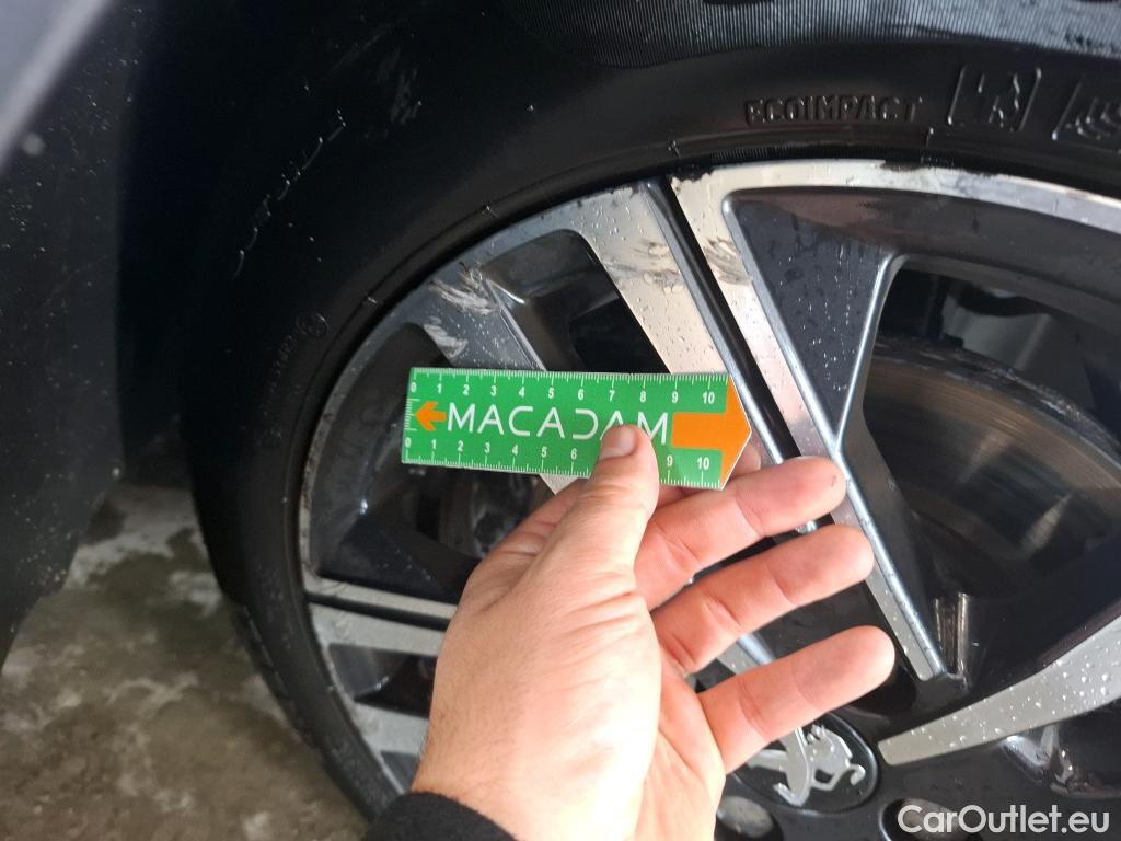  Peugeot  208  Allure 1.2 PureTech 130CV BVA8 E6d #39