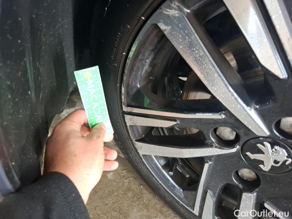  Peugeot  208  Allure 1.2 PureTech 130CV BVA8 E6d #40