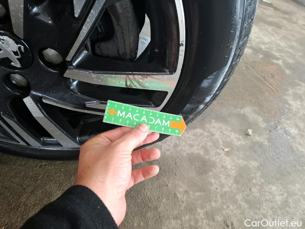  Peugeot  208  Allure 1.2 PureTech 130CV BVA8 E6d #42