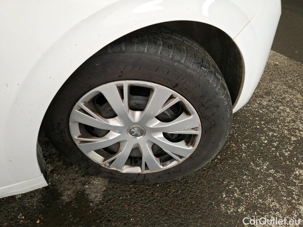  Peugeot  208  Affaire Premium Pack 1.6 HDi 100CV BVM5 E6 #24