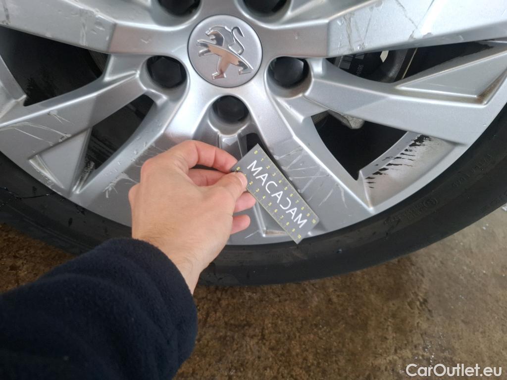  Peugeot  5008  Active Pack 1.2 PureTech 130CV BVA8 7 Sieges E6d #20