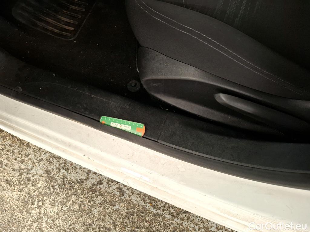  Peugeot  208  Affaire Premium Pack 1.6 HDi 100CV BVM5 E6 #15