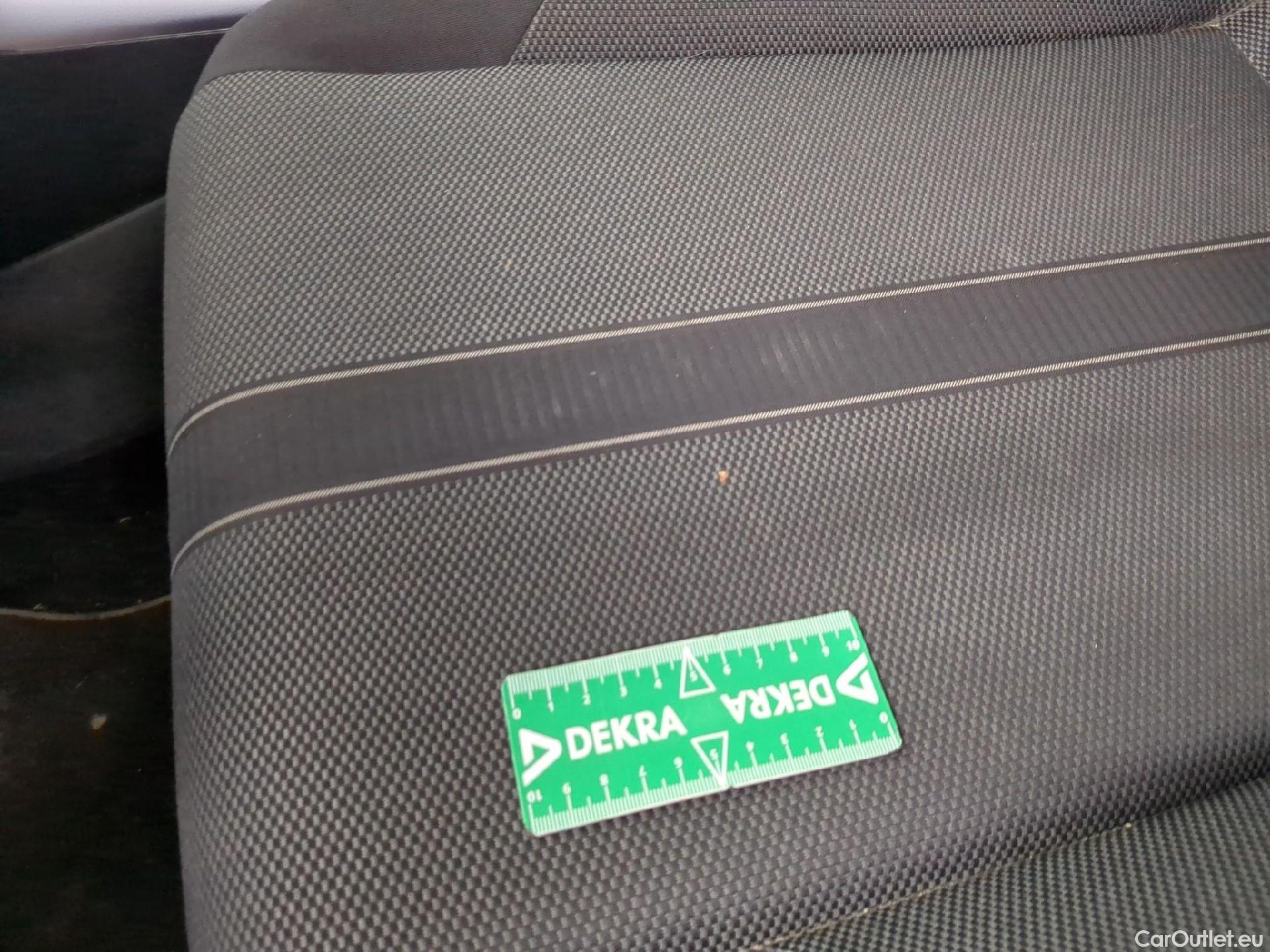  Volkswagen  T-ROC  Life Plus 2.0 TDI 115CV BVM6 E6d #5