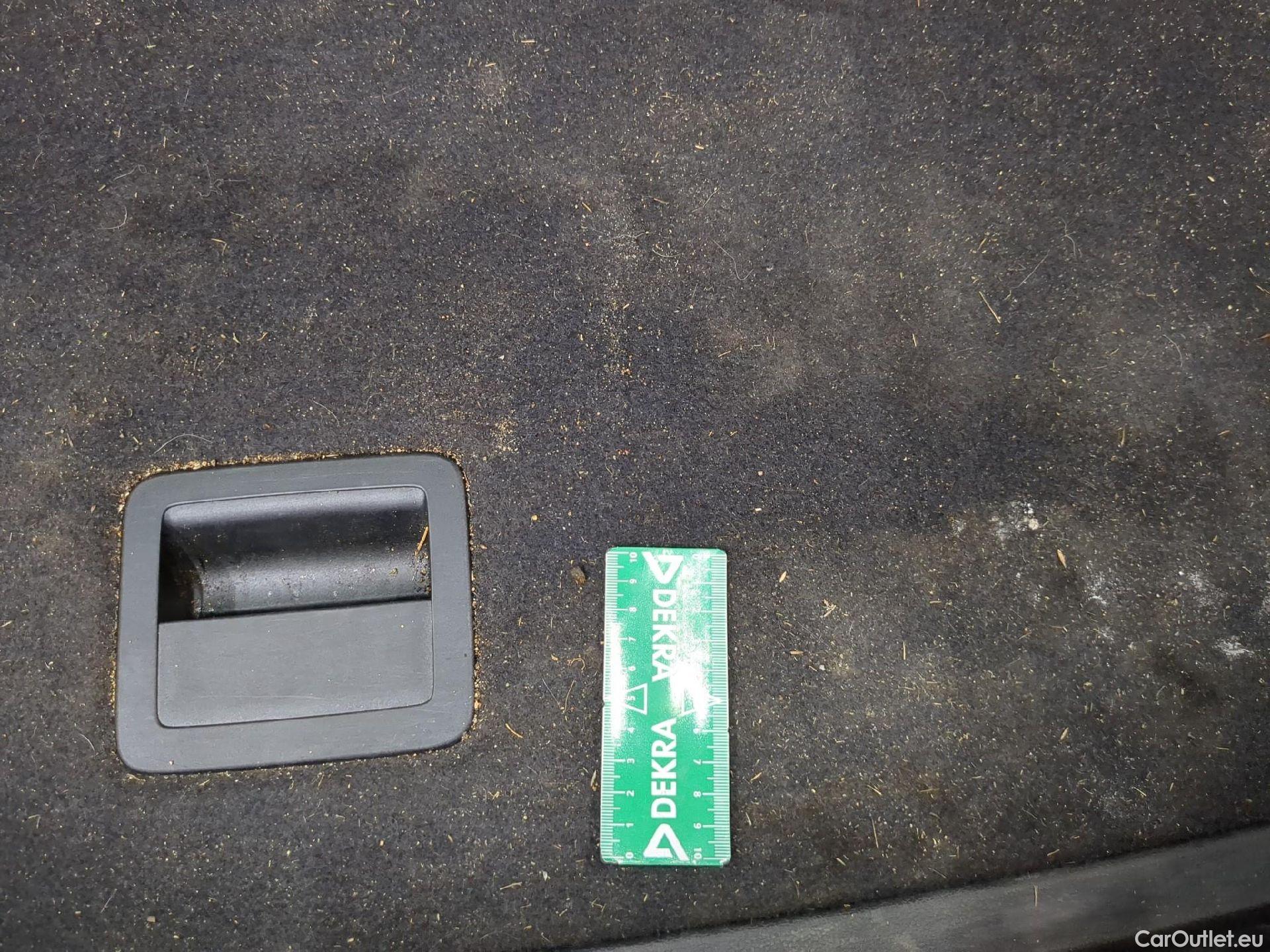  Volkswagen  T-ROC  Life Plus 2.0 TDI 115CV BVM6 E6d #13