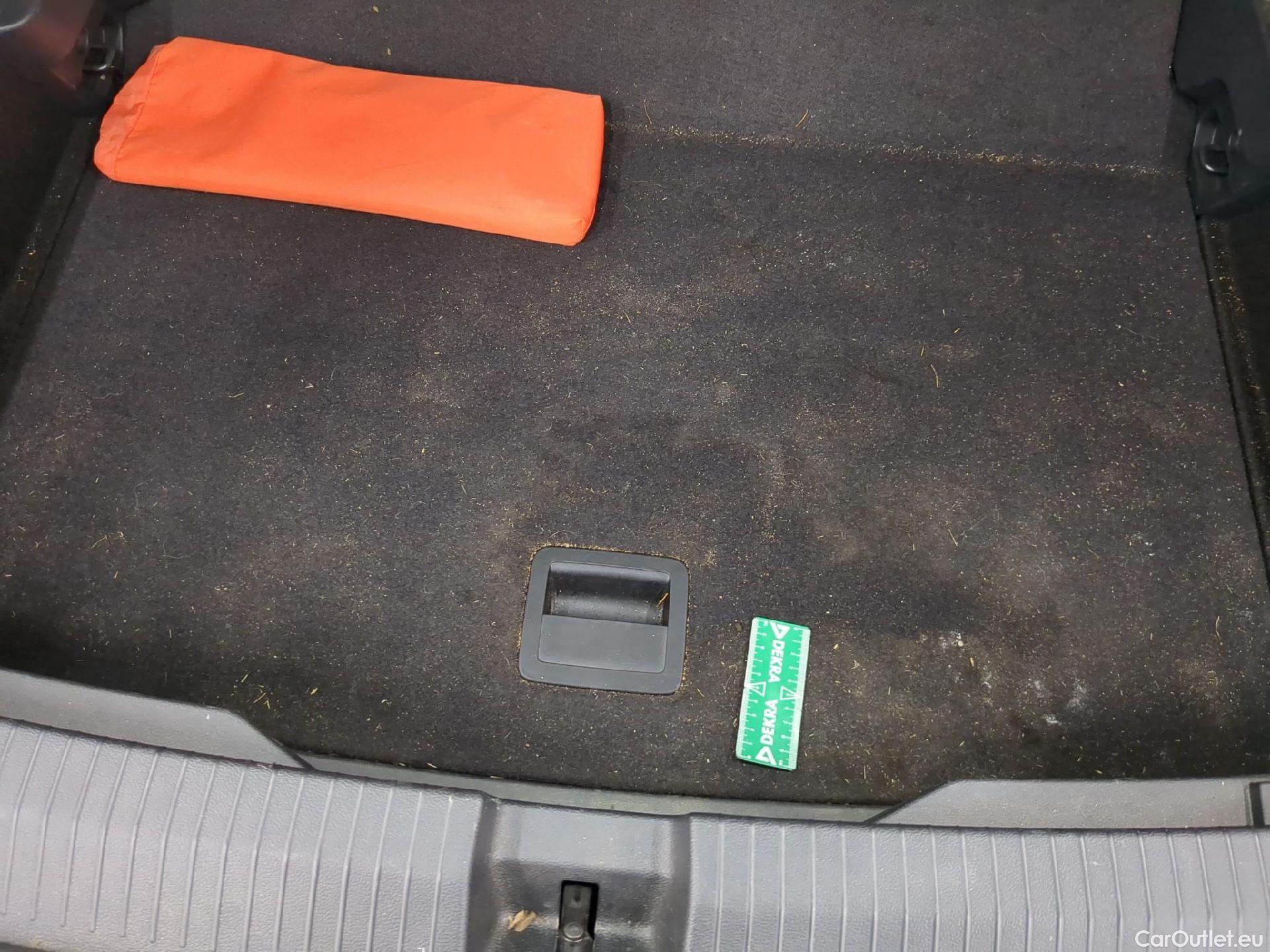  Volkswagen  T-ROC  Life Plus 2.0 TDI 115CV BVM6 E6d #6