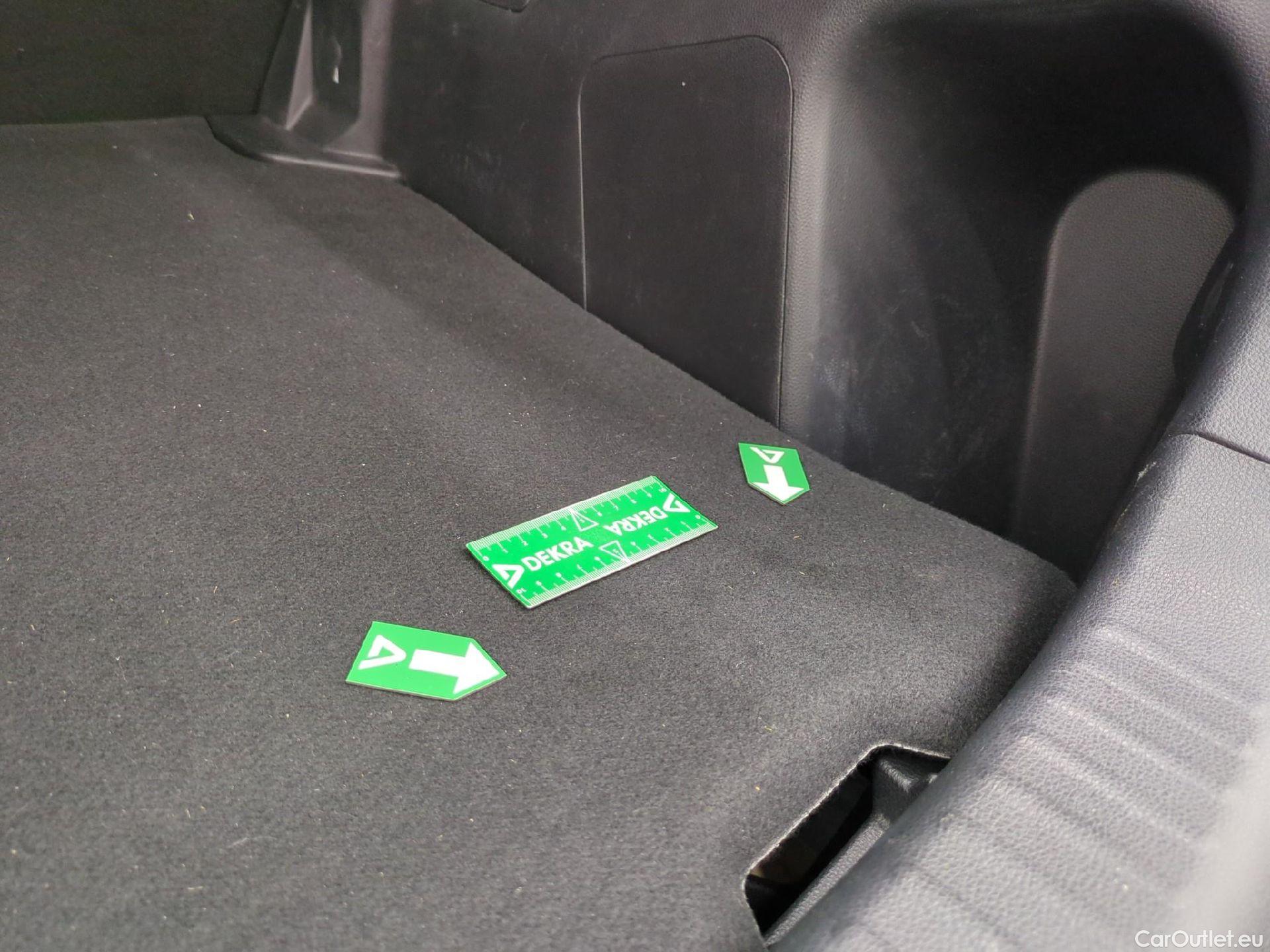  Toyota  Yaris Cross TOYOTA  Hybride / 2021 / 5P / SUV 1.5 HYBRID 116H DYNAMIC AUTO #19