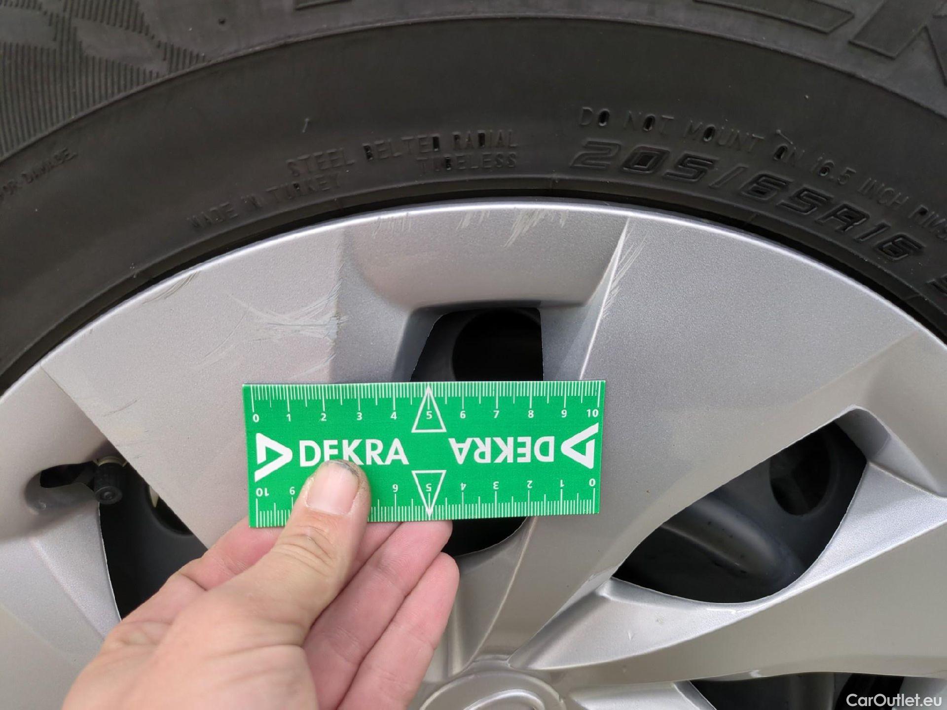  Toyota  Yaris Cross TOYOTA  Hybride / 2021 / 5P / SUV 1.5 HYBRID 116H DYNAMIC AUTO #3