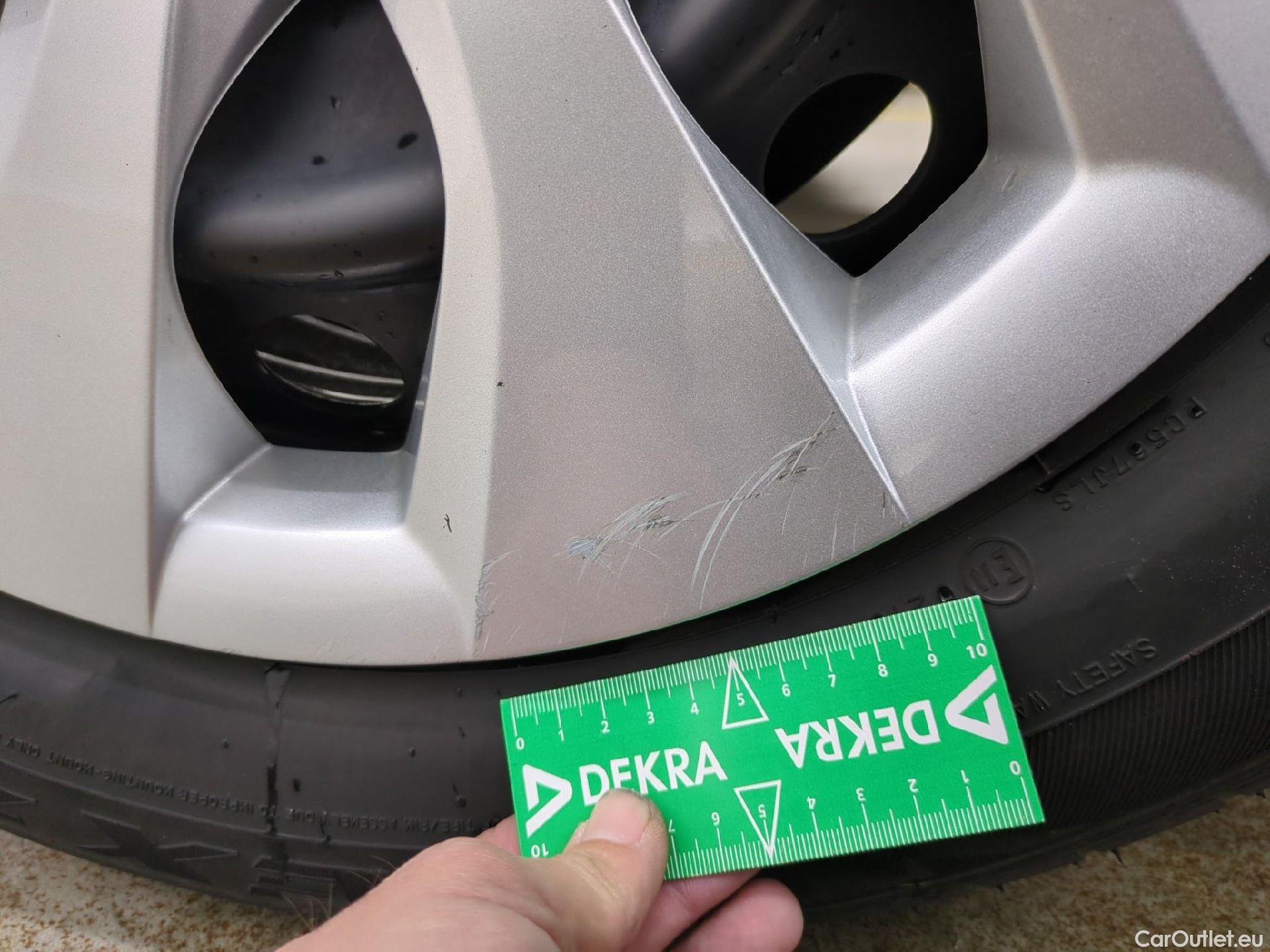  Toyota  Yaris Cross TOYOTA  Hybride / 2021 / 5P / SUV 1.5 HYBRID 116H DYNAMIC AUTO #4