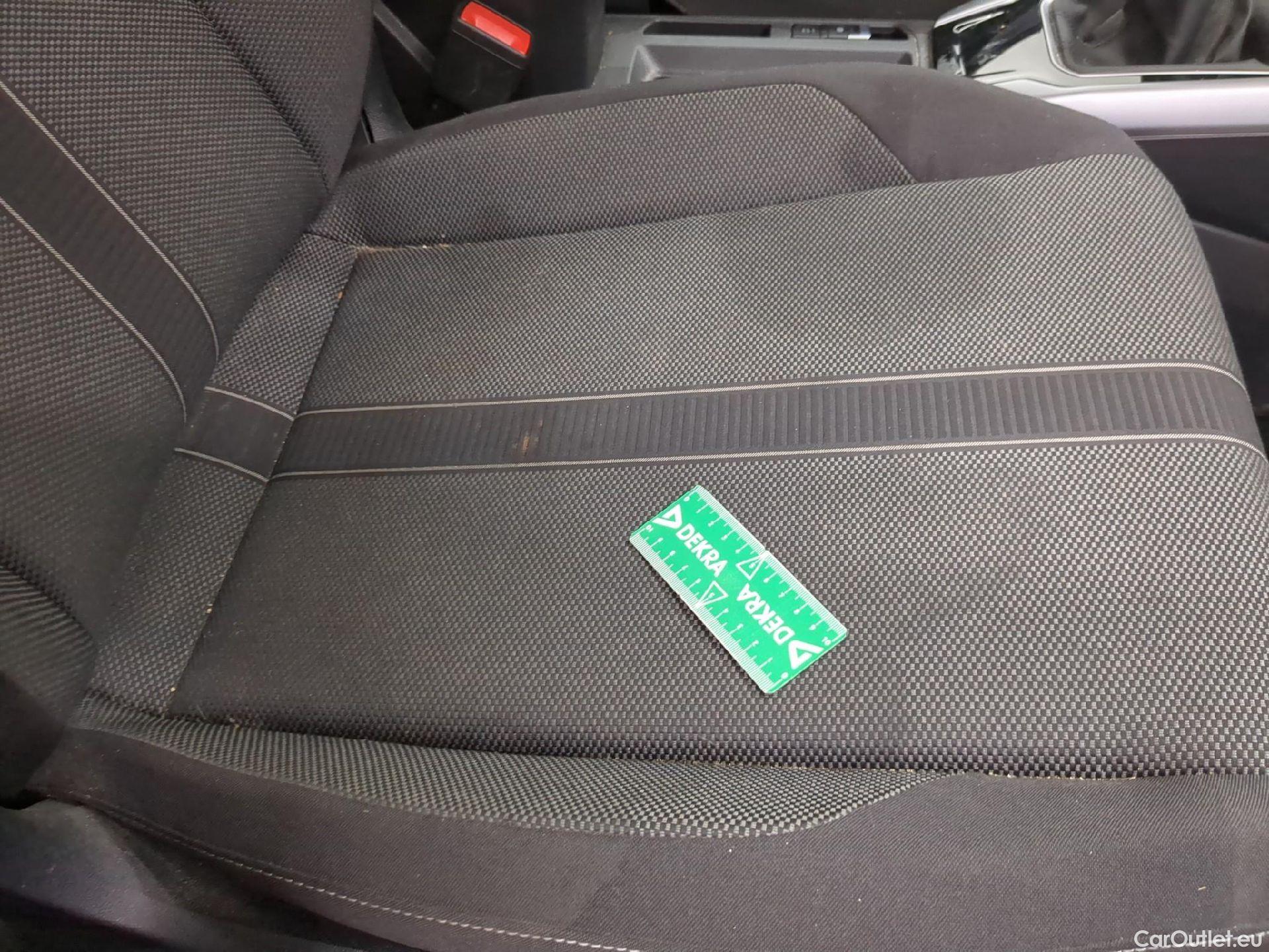  Volkswagen  T-ROC  Life Plus 2.0 TDI 115CV BVM6 E6d #9