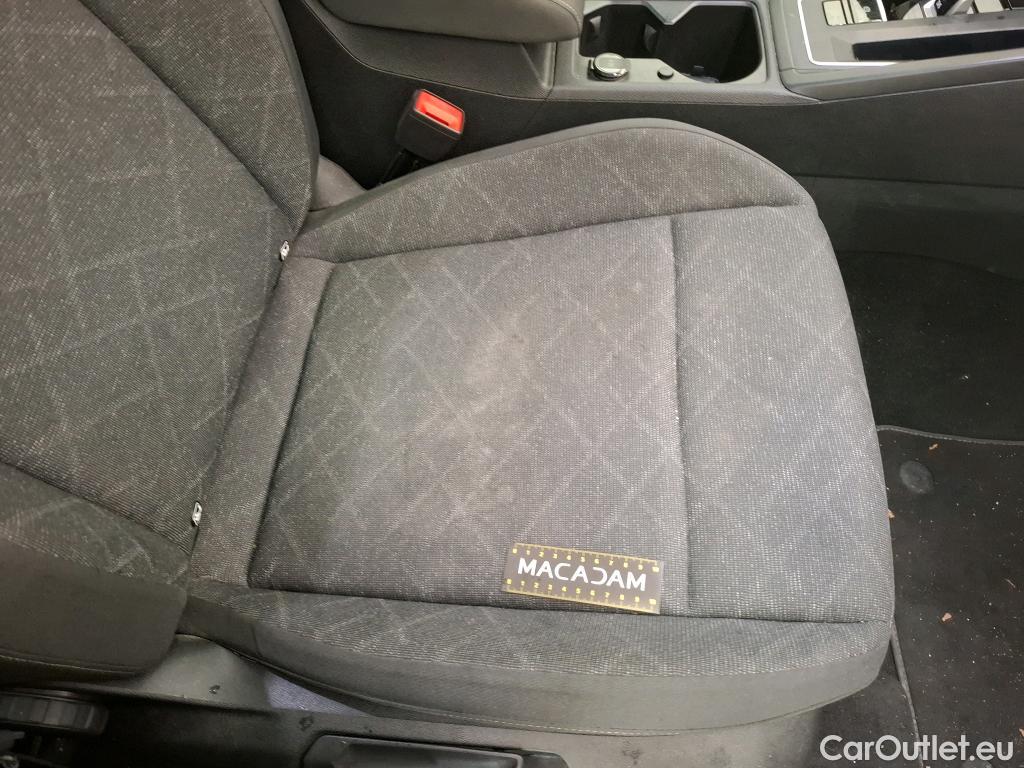  Volkswagen  Golf  VOLKSWAGEN / 2020 / 5P / Berline 2.0 TDI SCR 150 DSG7 Life Busi 1st #26